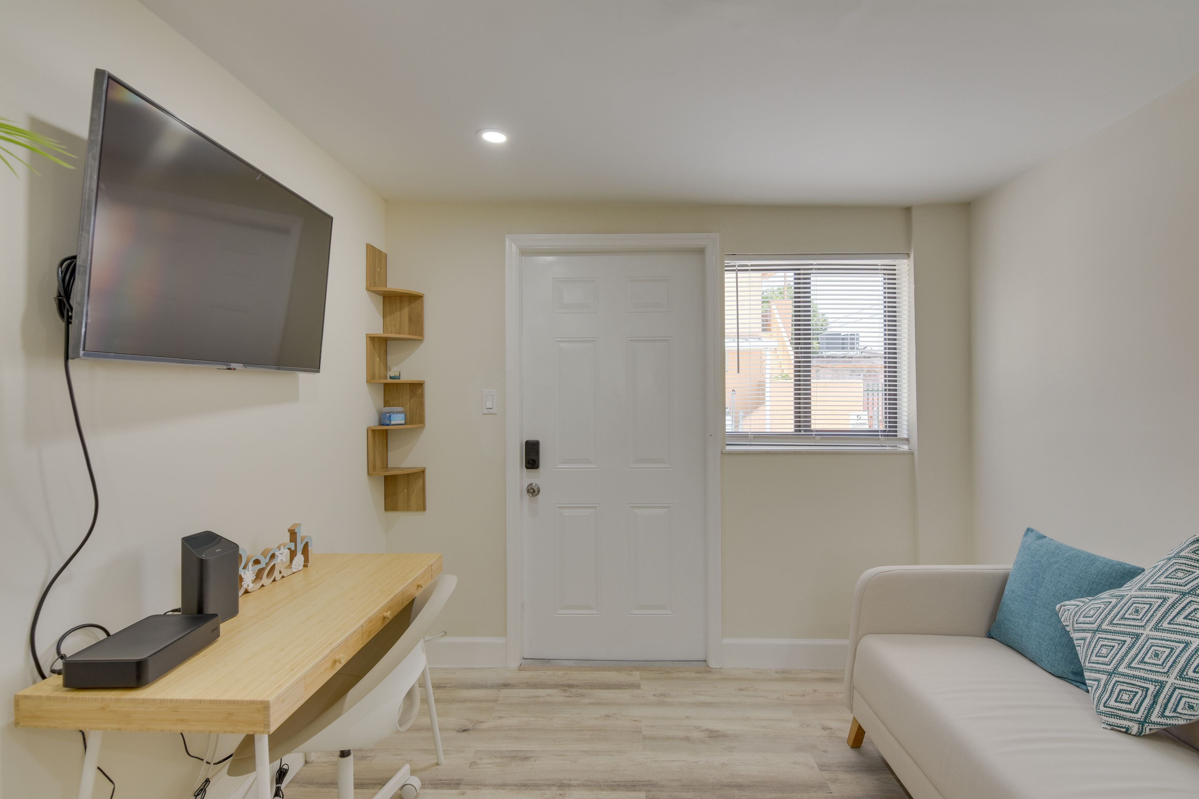 Living Room | Smart TV w/ Cable | Central A/C | Laptop-Friendly Desk