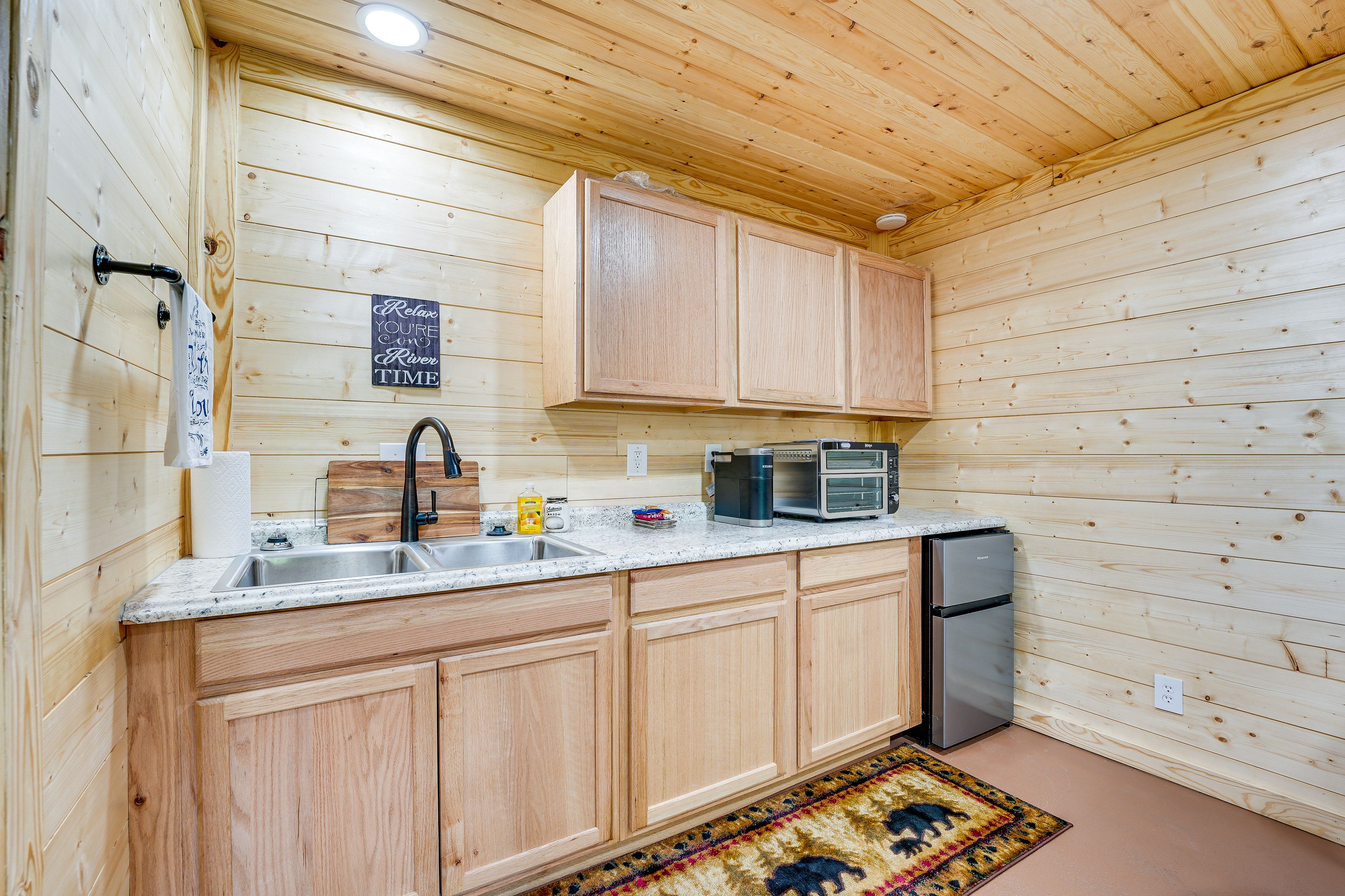Kitchenette | Mini Fridge | Ninja Double Oven | Microwave | Coffee Maker