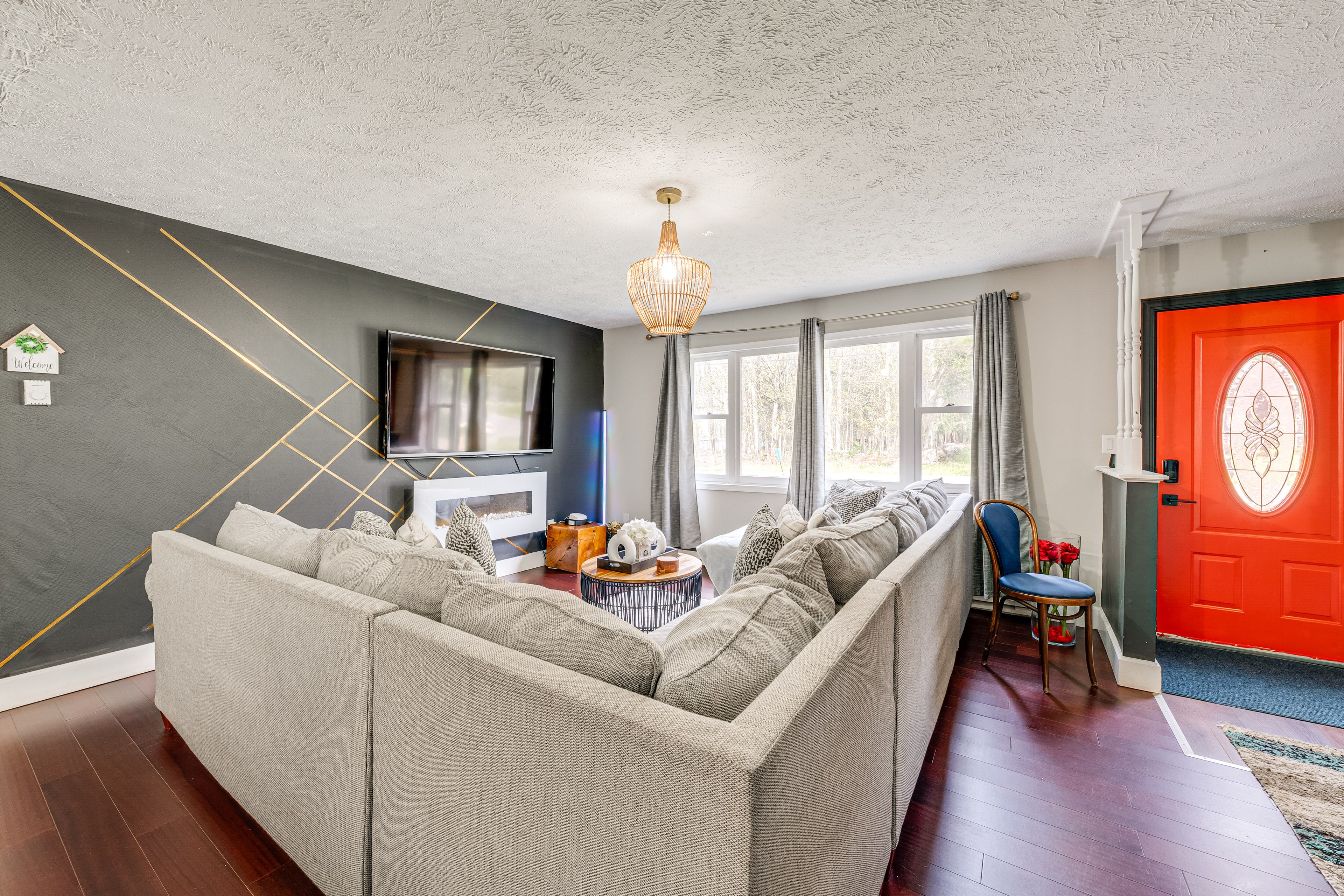 Living Room | Smart TV | Electric Fireplace | Free WiFi | Full Sleeper Sofa