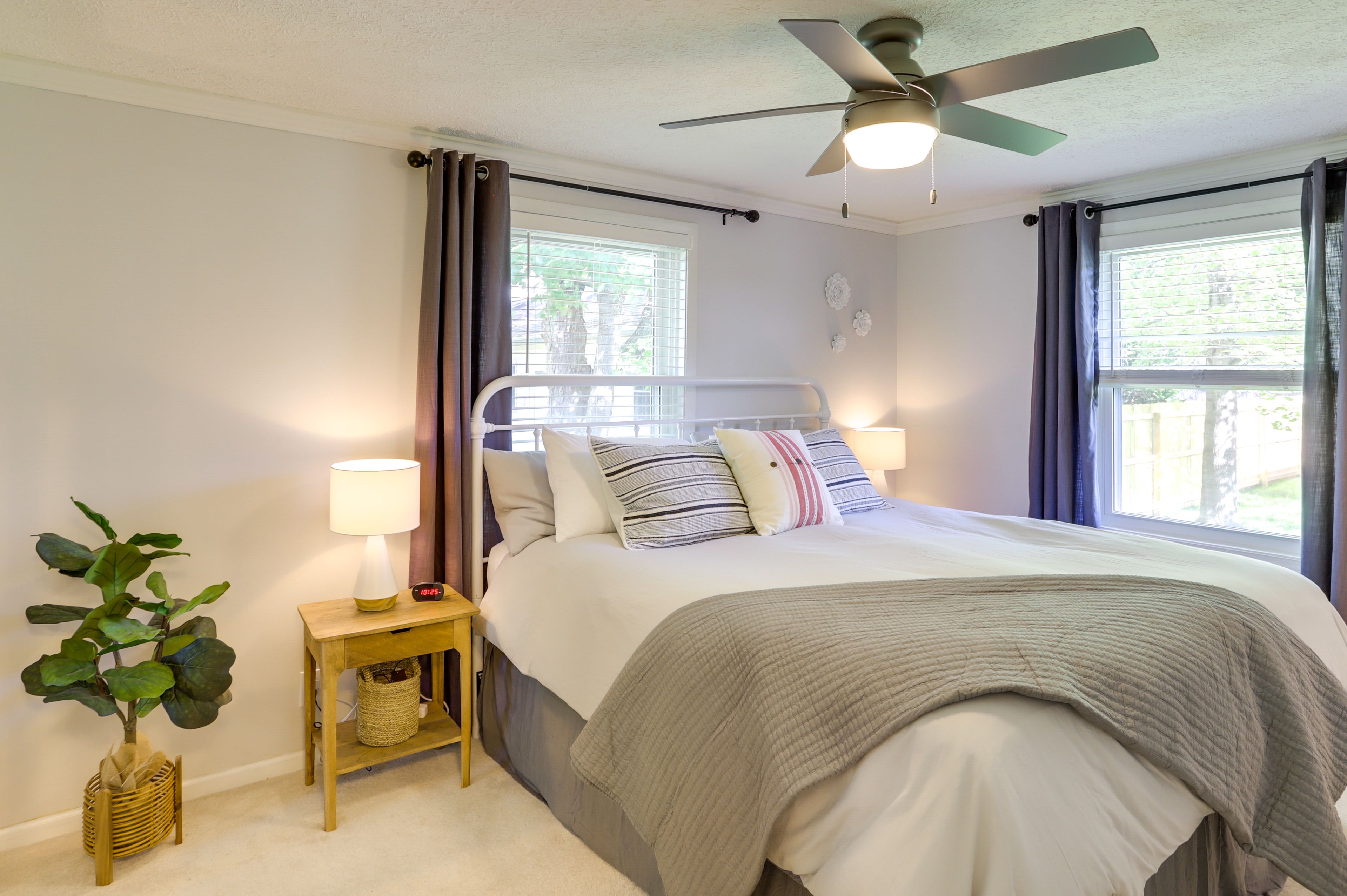 Bedroom 1 | King Bed | Flat-Screen TV | En-Suite Bathroom