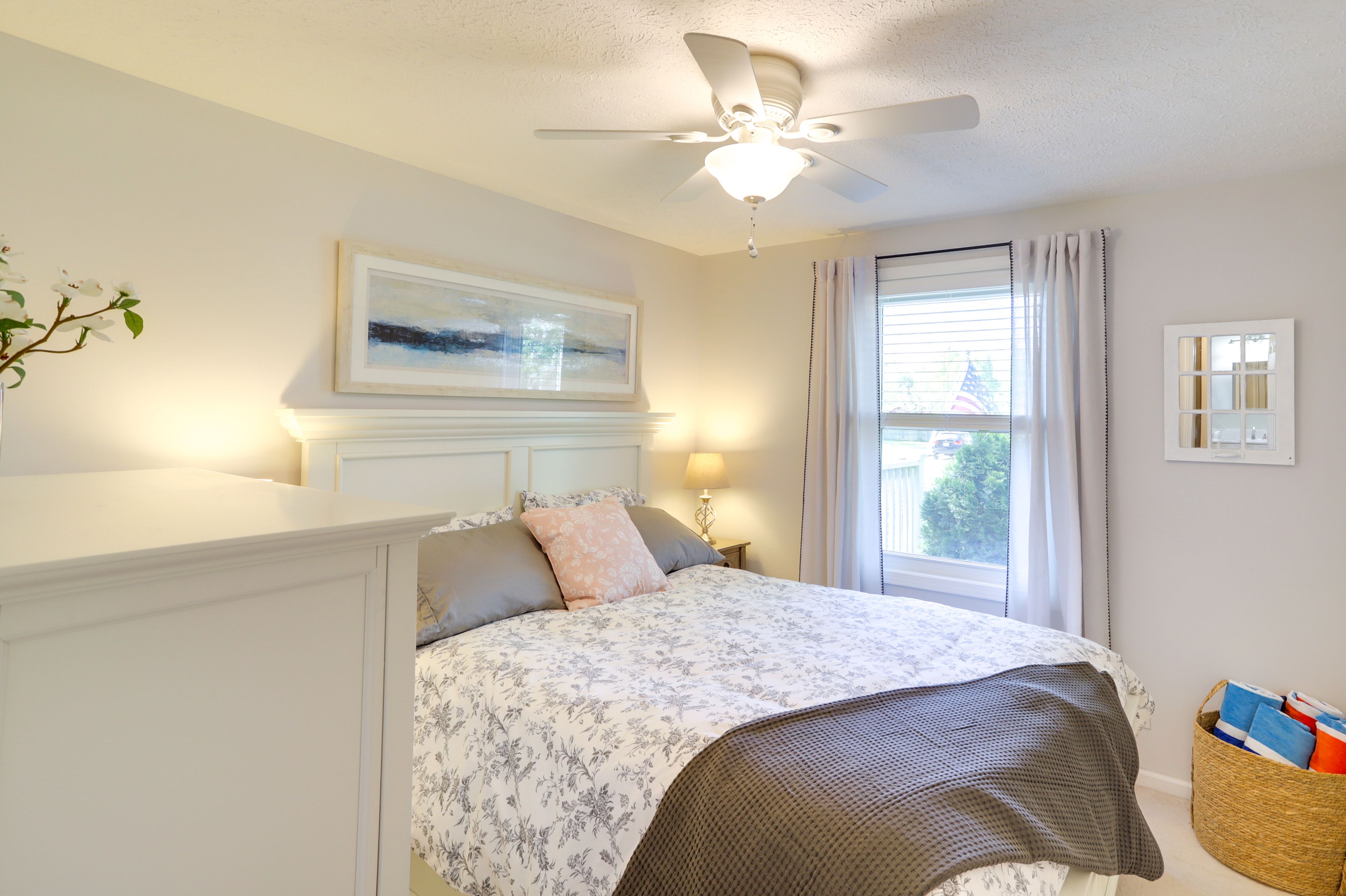 Bedroom 3 | Queen Bed