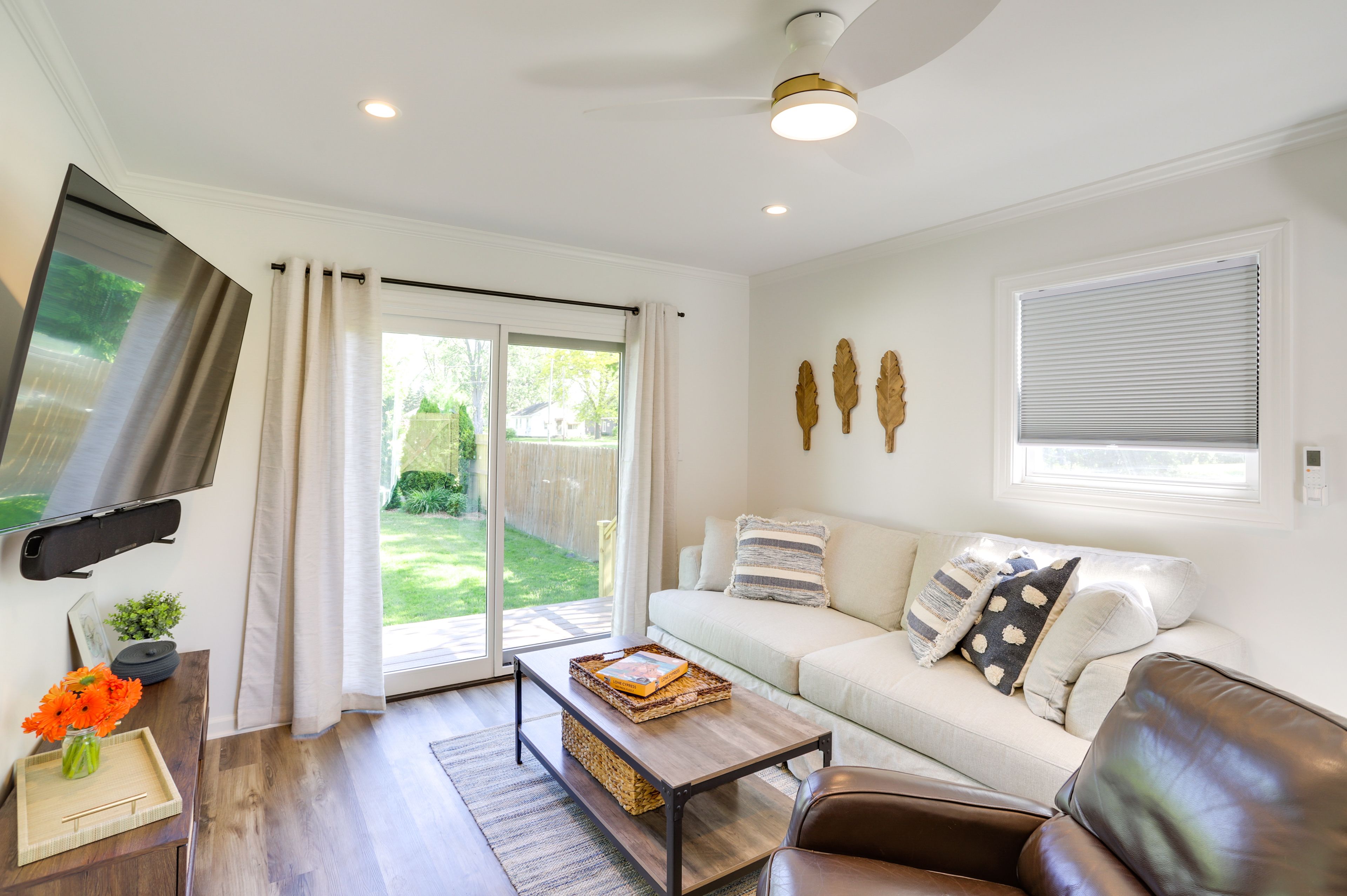 Guest House | Queen Sleeper Sofa | Smart TV | Board Games