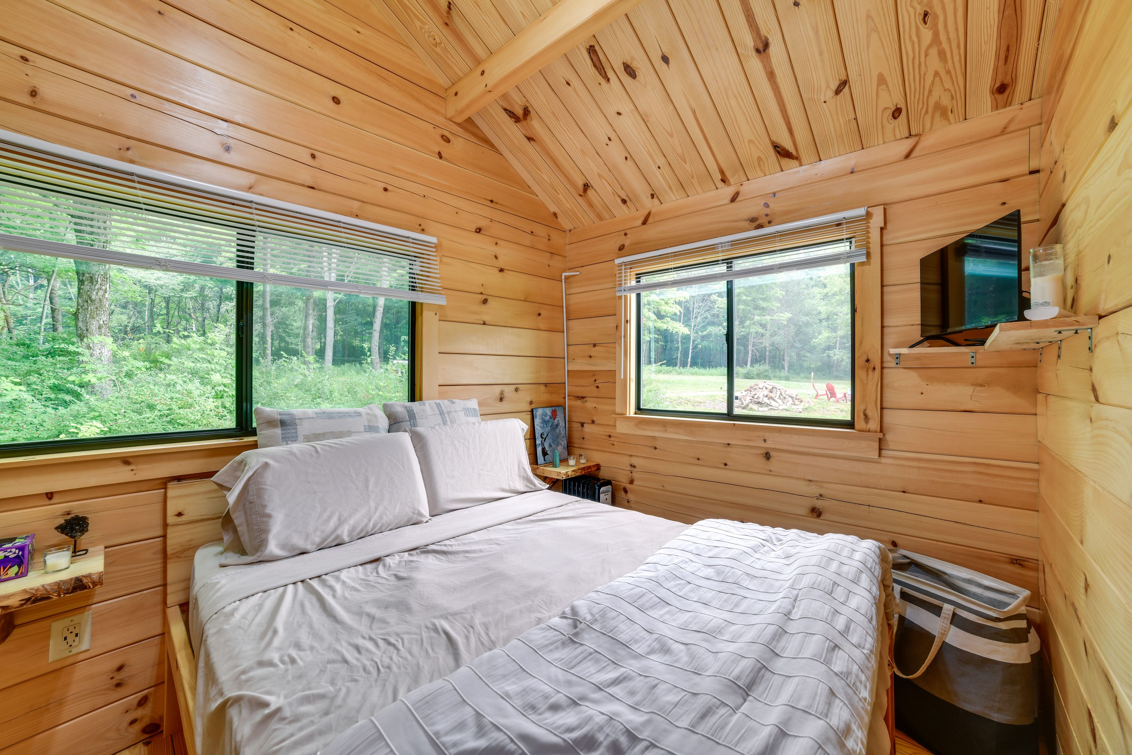 Bedroom 1 | Queen Bed | Linens Provided