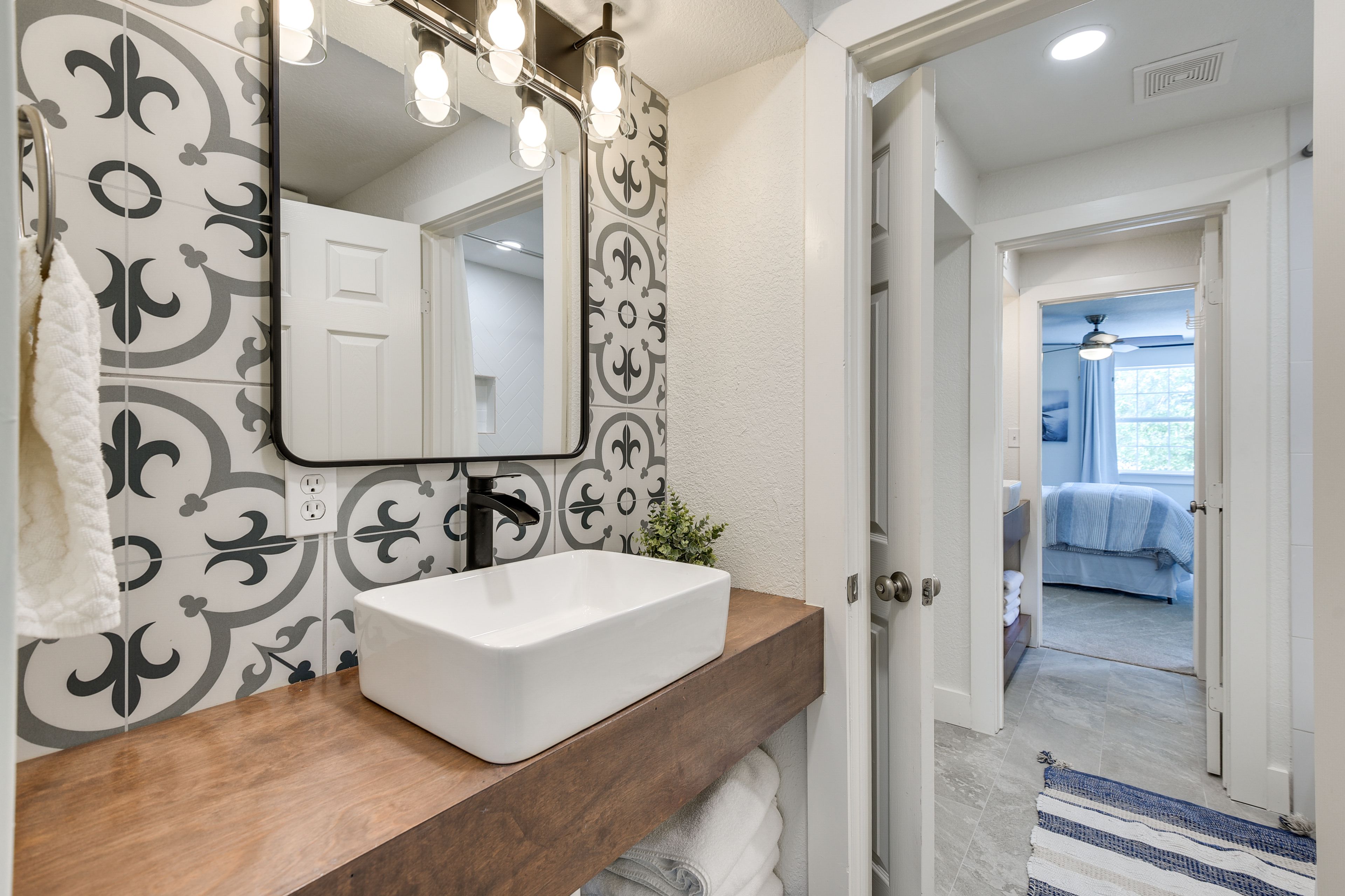 Bathroom | Towels Provided