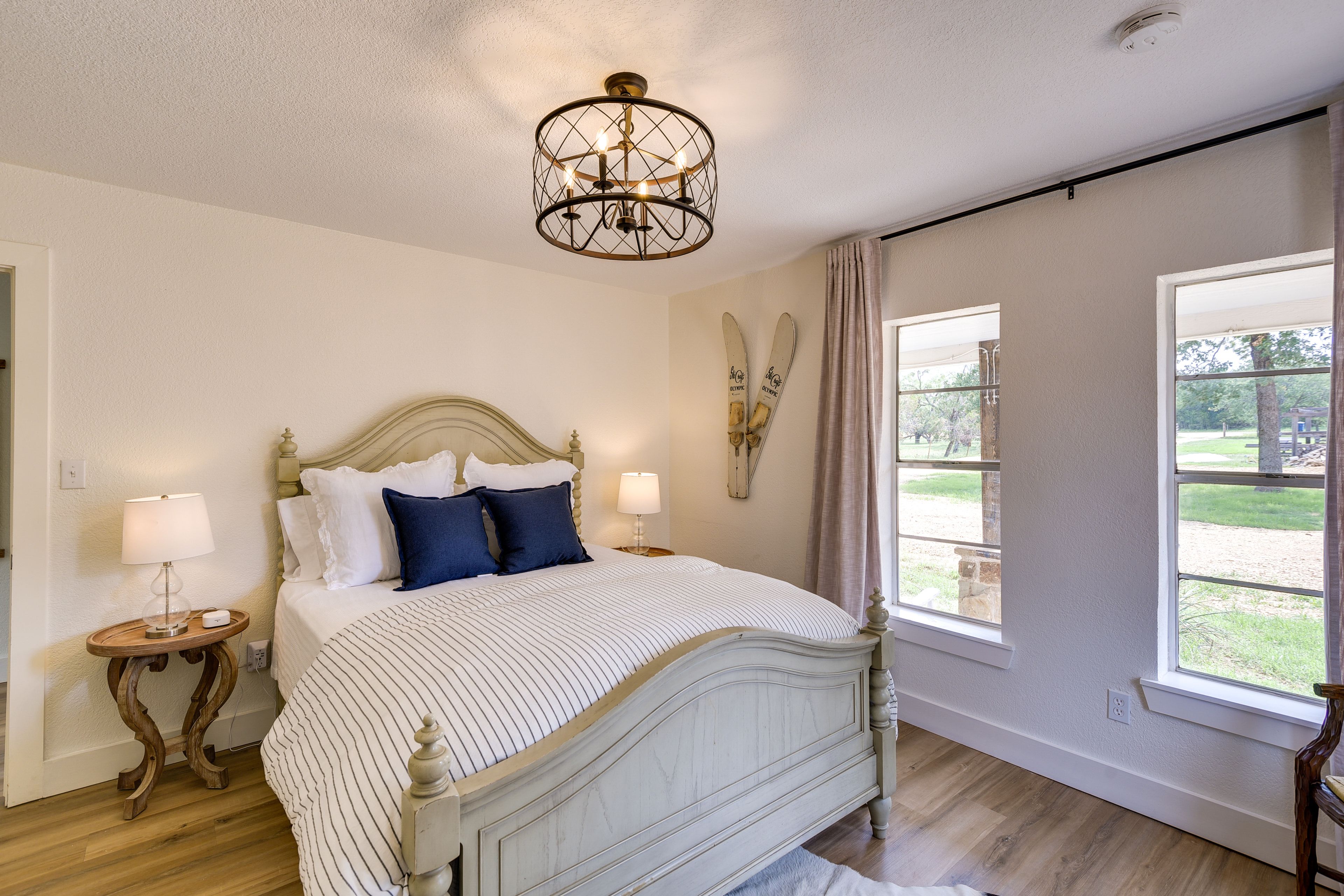 Bedroom 1 | Queen Bed