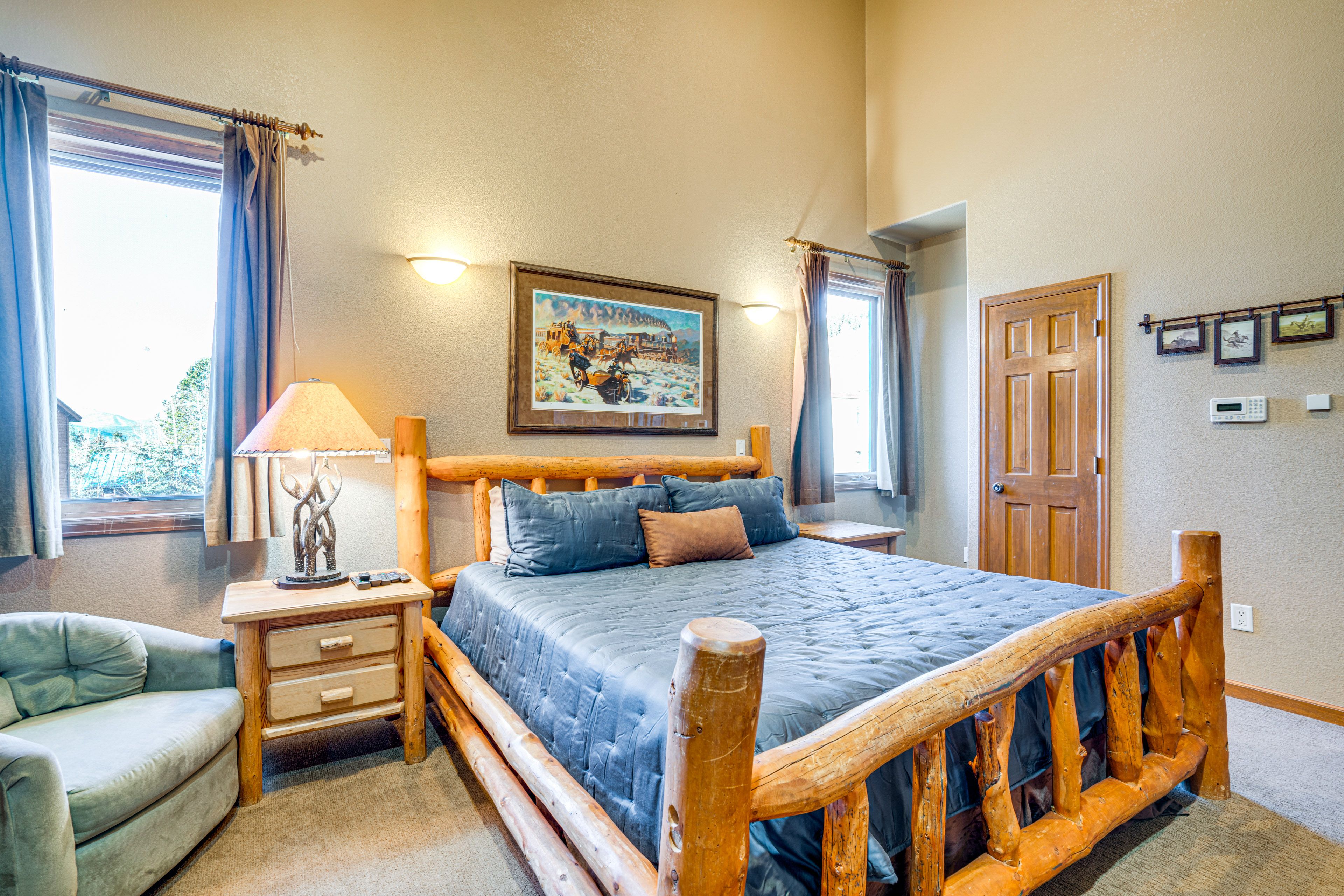 Bedroom 1 | King Bed | Linens Provided | En-Suite Bathroom | 2nd Floor