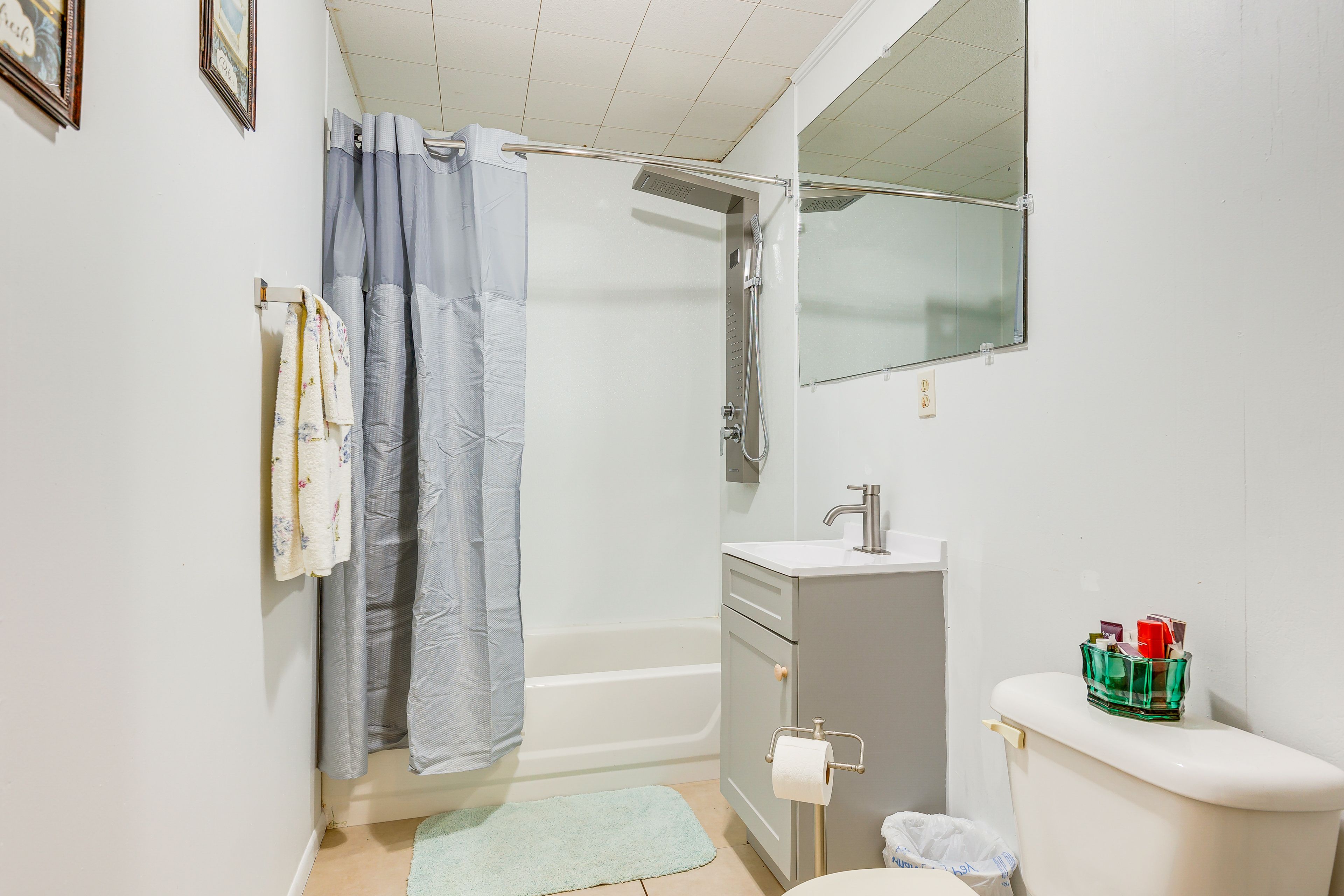 Full Bathroom | Hair Dryer