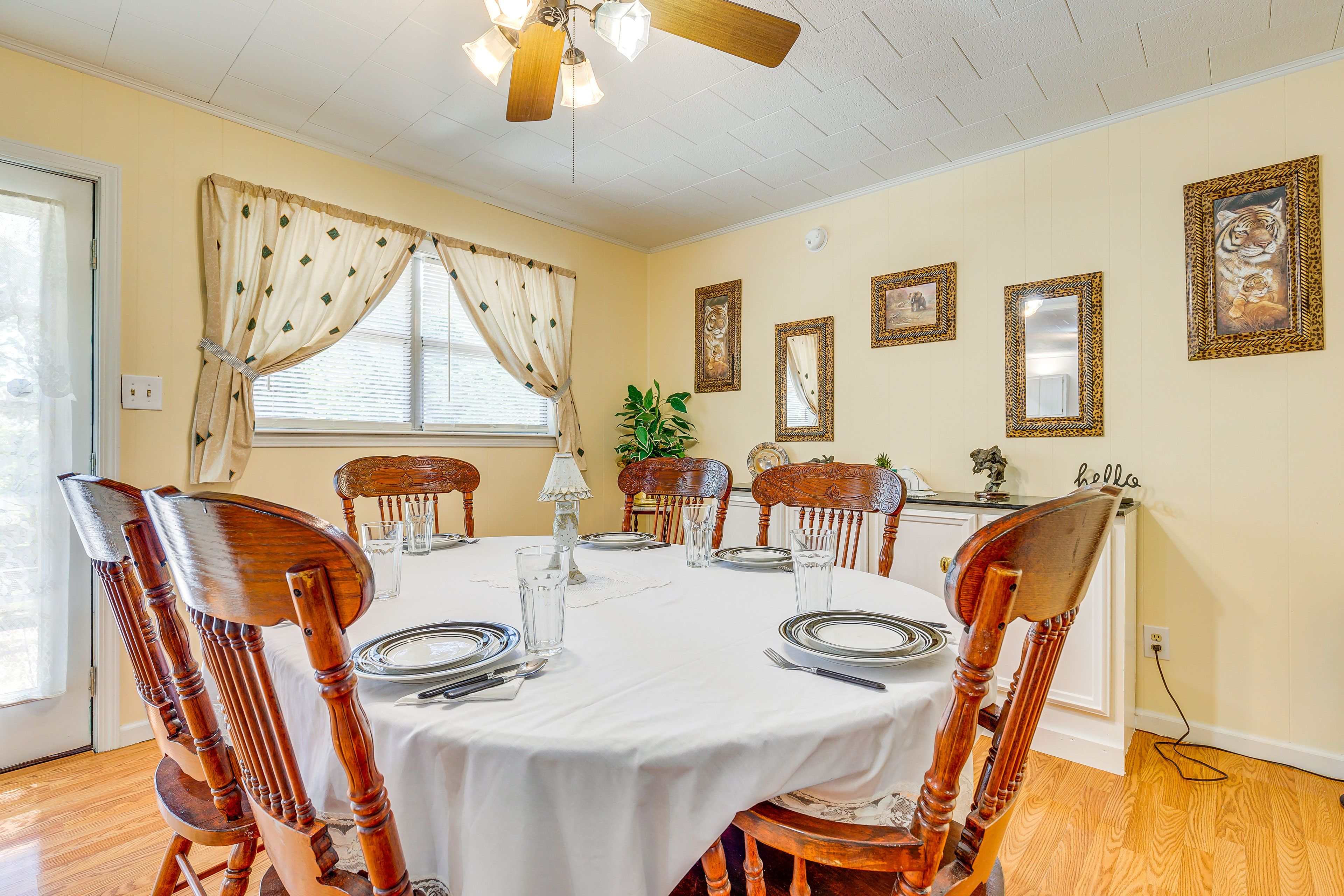 Dining Area | Dishware/Flatware Provided | Coffee Maker