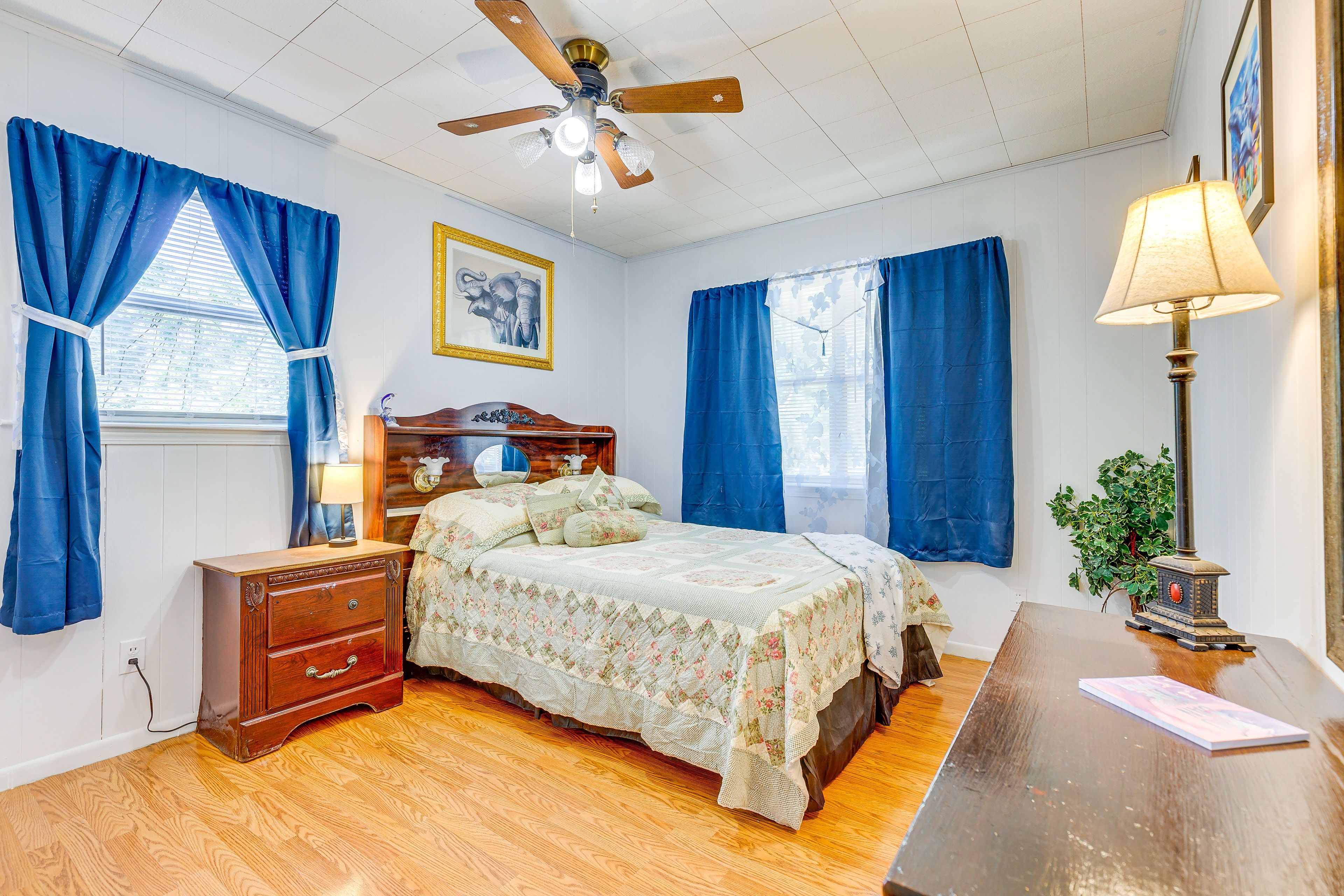 Bedroom 3 | Queen Bed | Ceiling Fan | Hangers