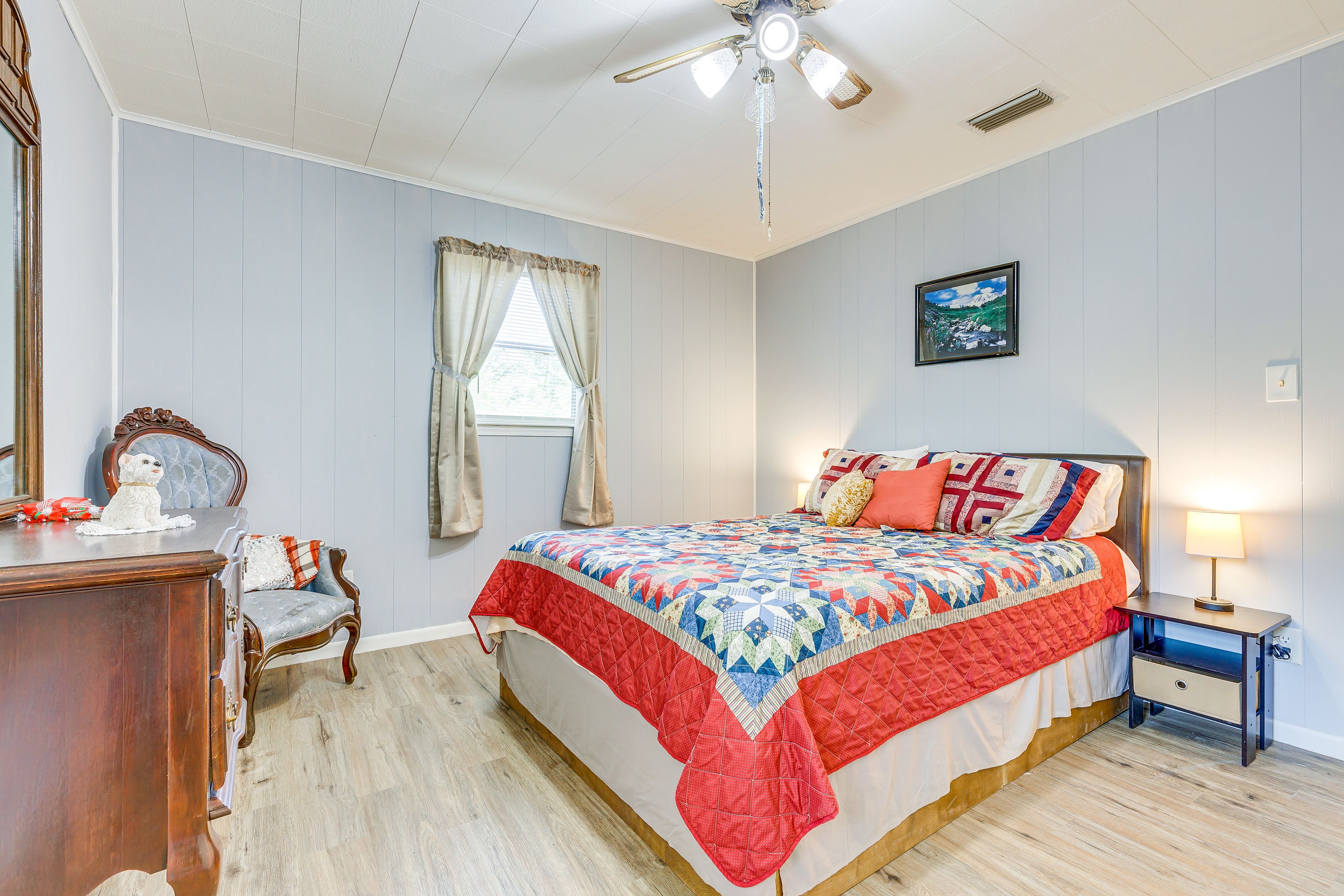 Bedroom 1 | Queen Bed | En-Suite Bathroom