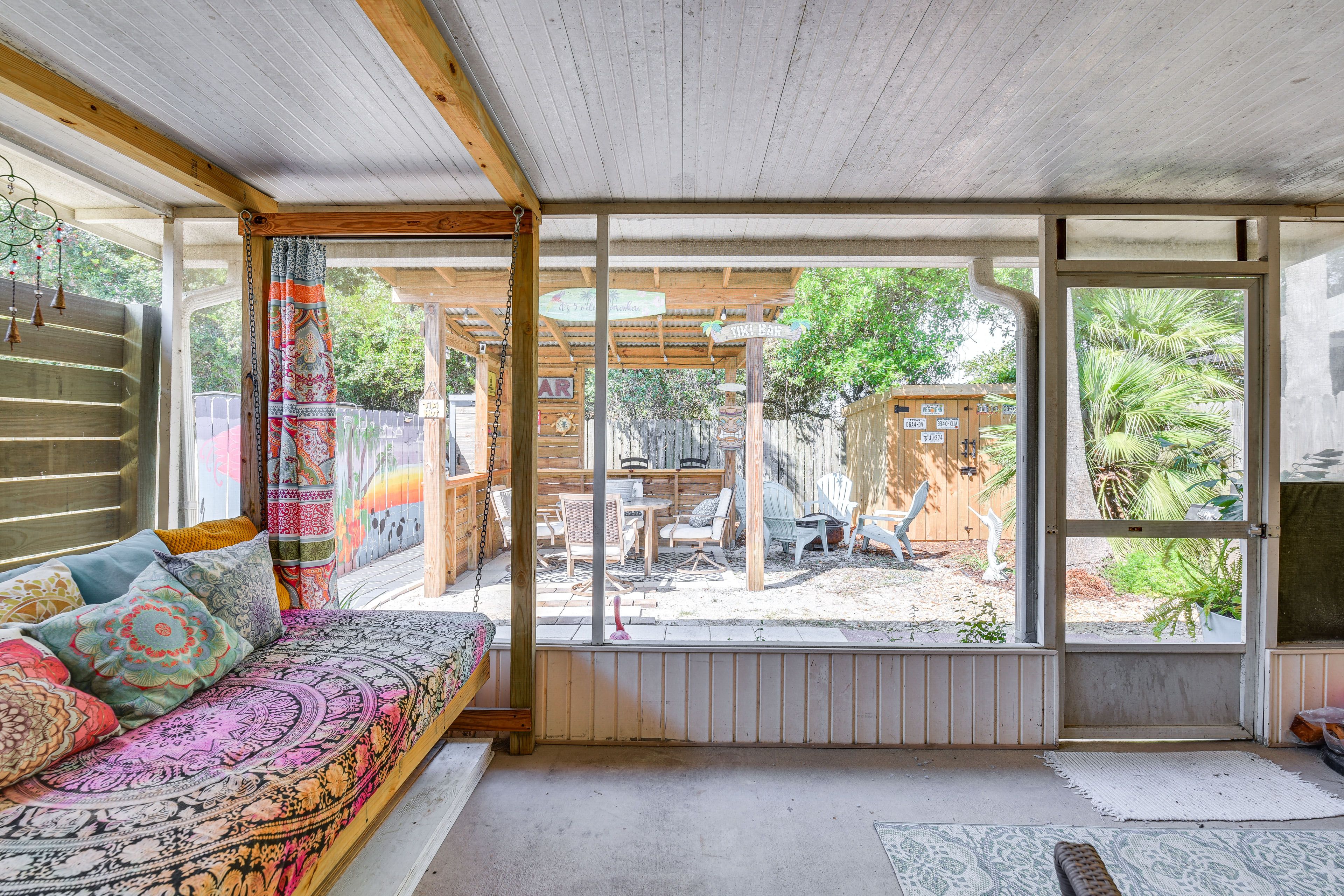 Private Screened-In Lanai