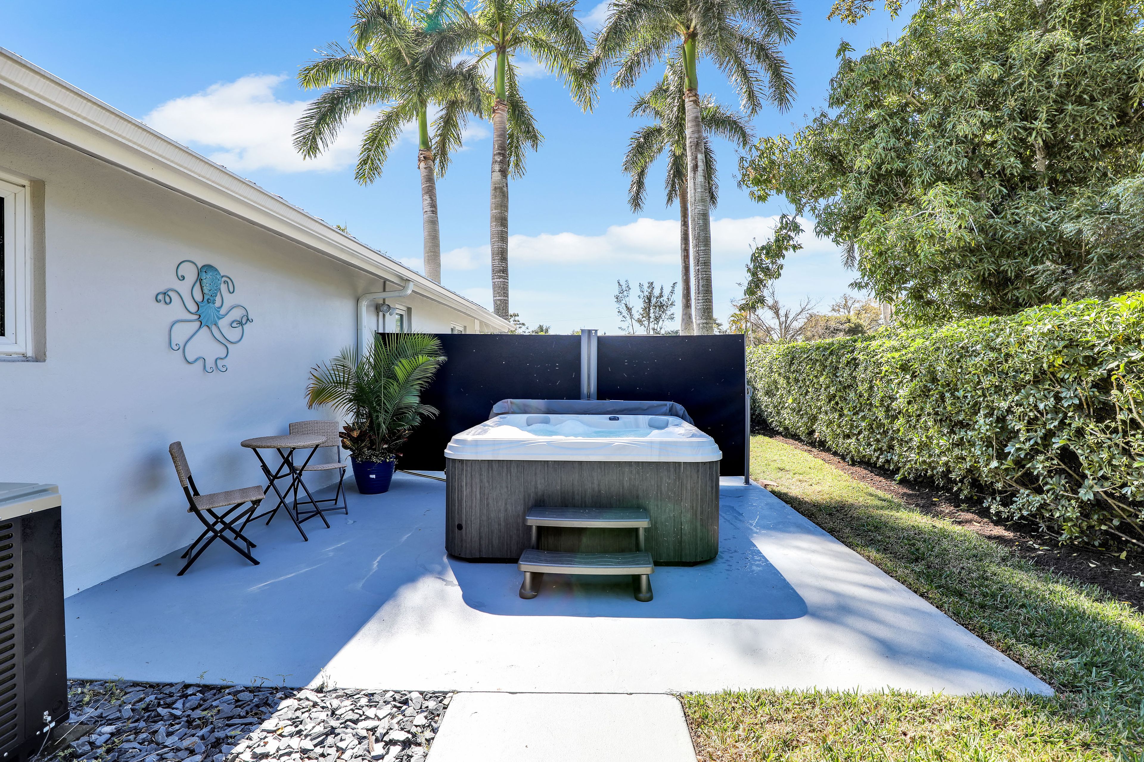 Patio | Hot Tub | Cornhole