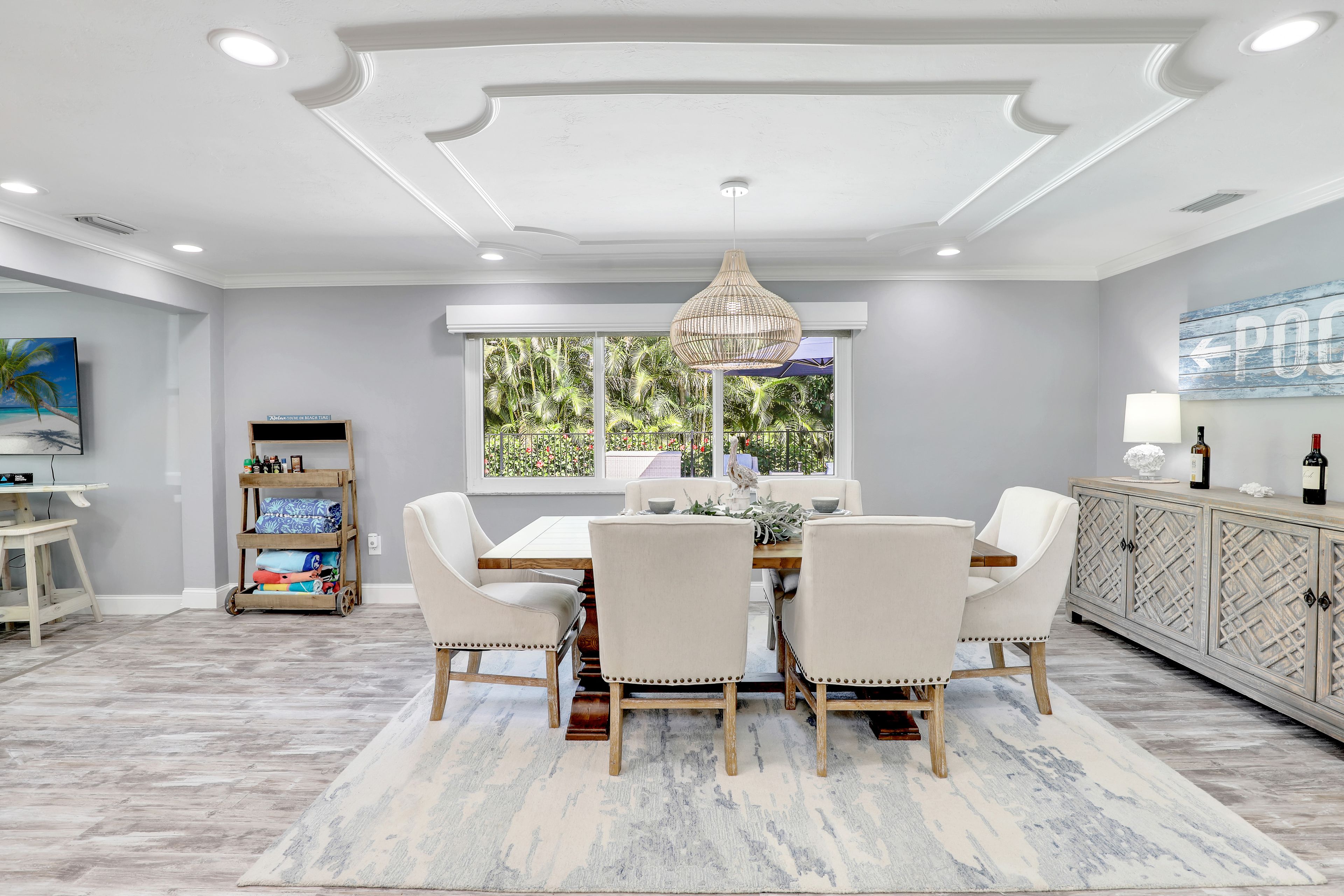 Dining Area | Dishware & Flatware Provided