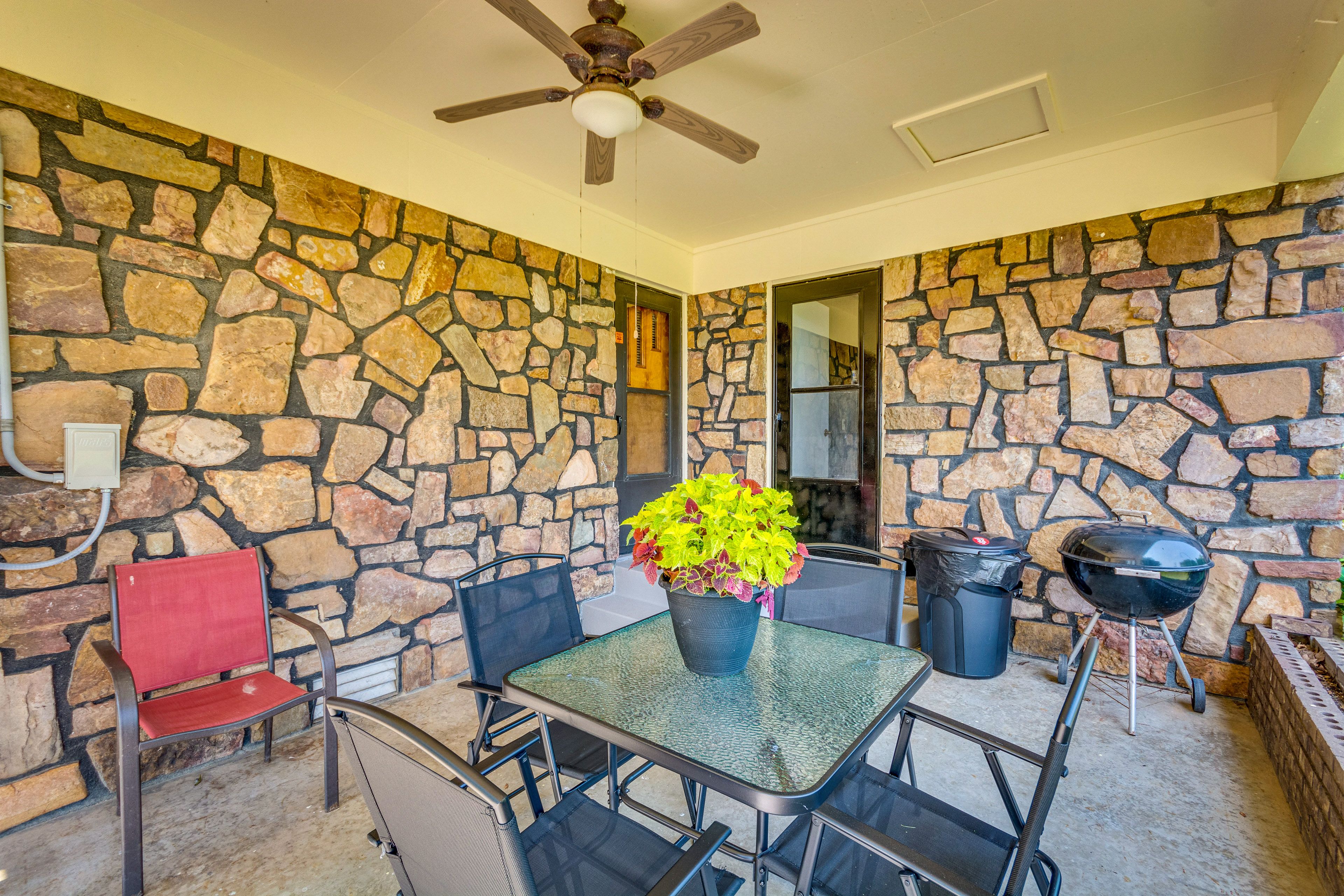 Covered Patio | Charcoal Grill