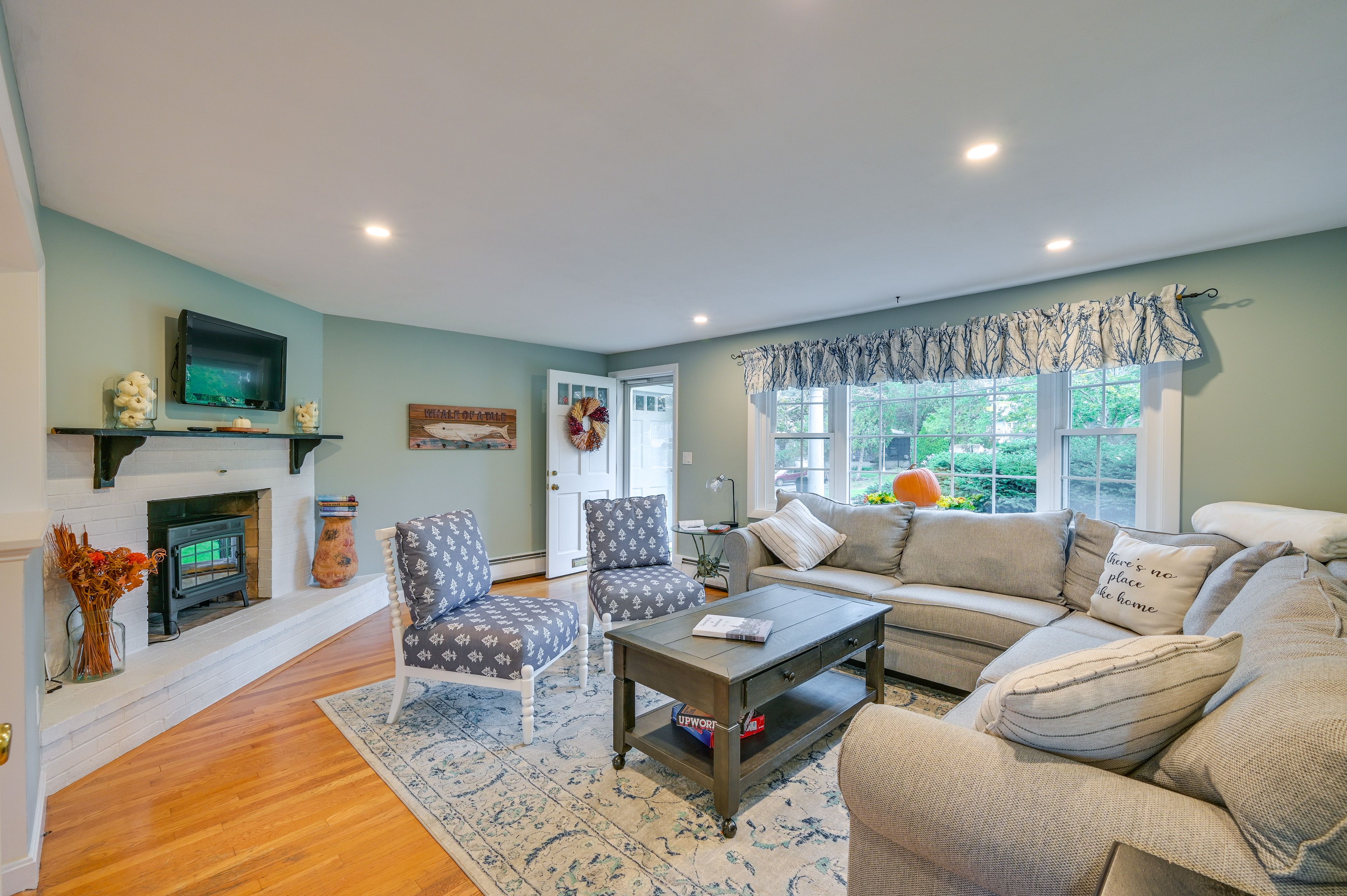 Marblehead Vacation Rental | 2BR | 1BA | 750 Sq Ft | Stairs Required