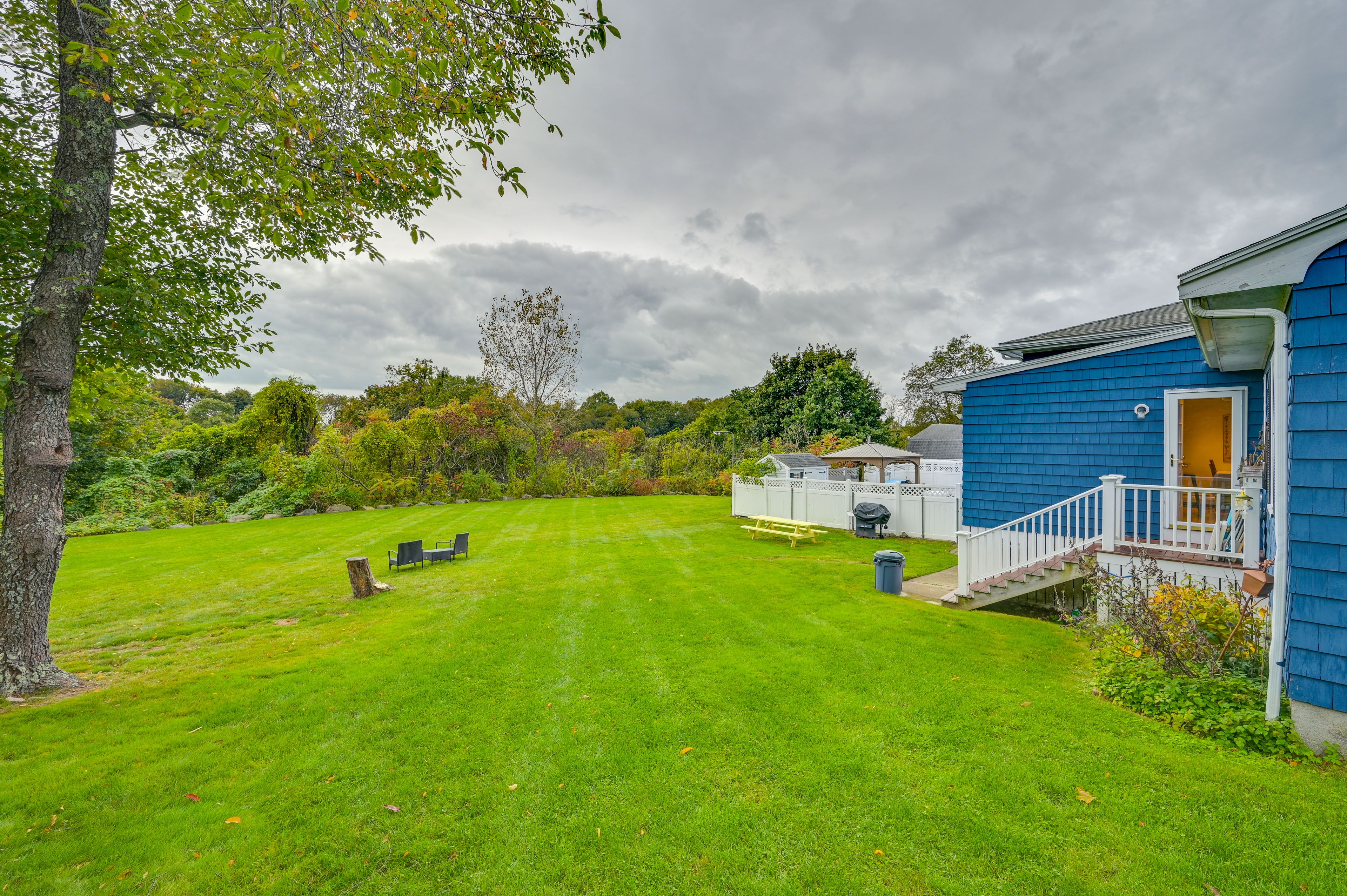 Private Yard | Gas Grill | Sitting Area | Picnic Table