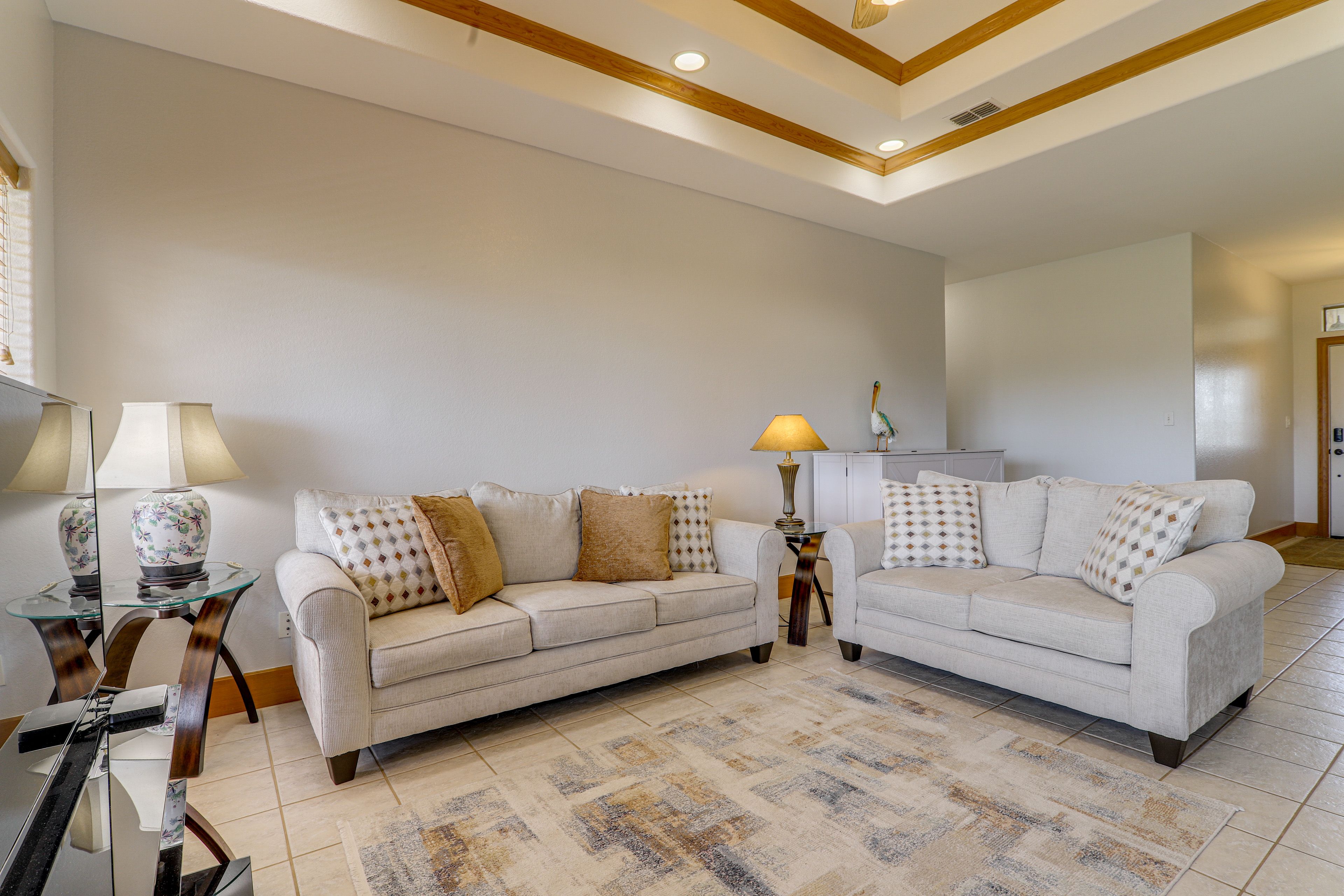 Living Room | Smart TV | Free WiFi | Central A/C