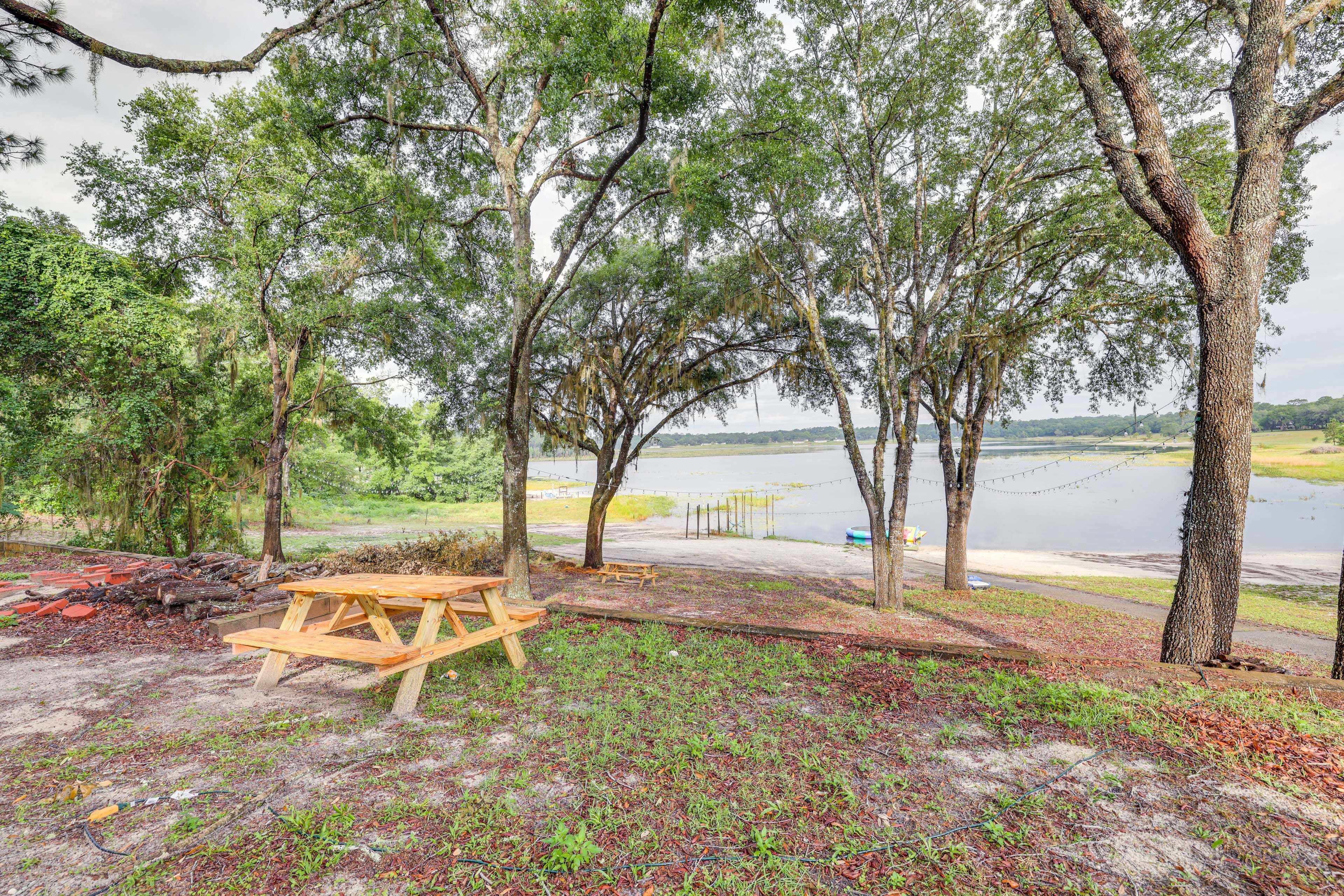 Picnic Area | Gas & Charcoal Grills