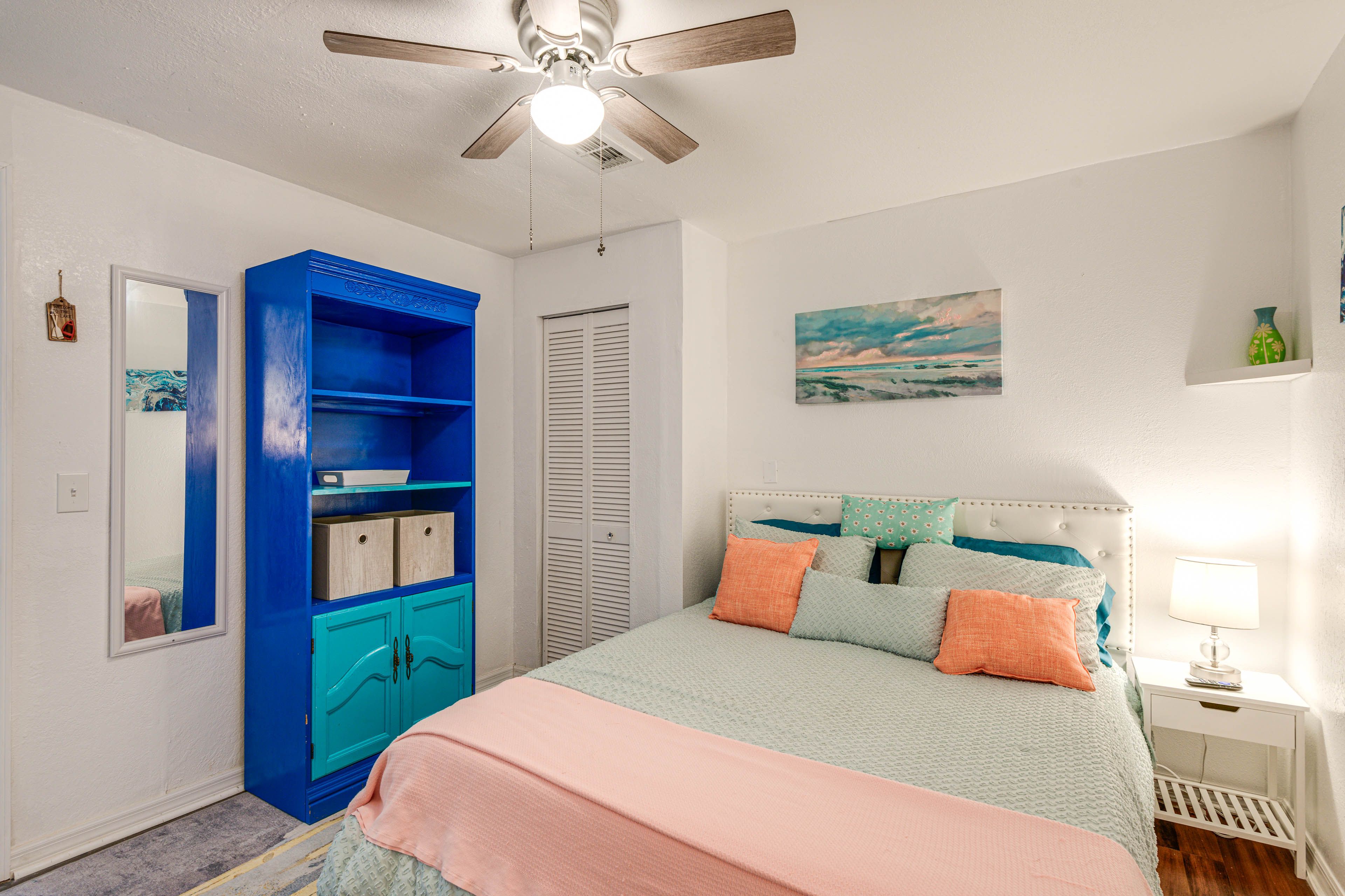 Bedroom 1 | Queen Bed