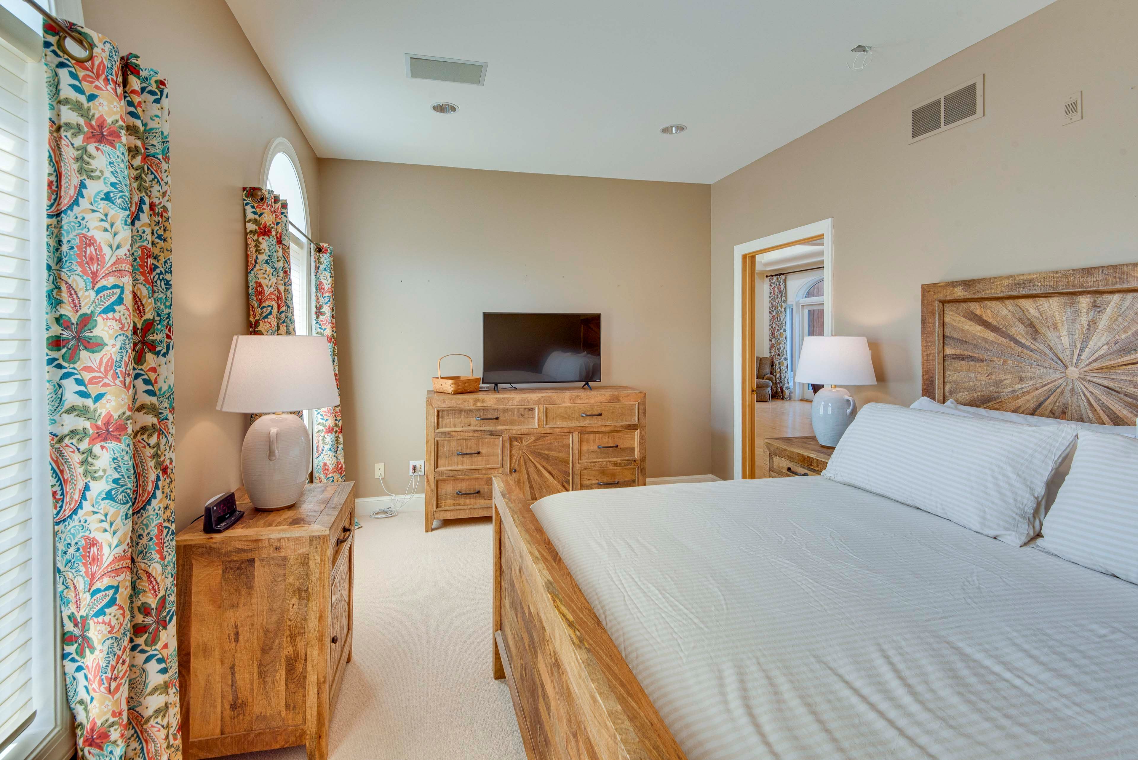 Bedroom 1 | King Bed | Linens Provided | Main Level