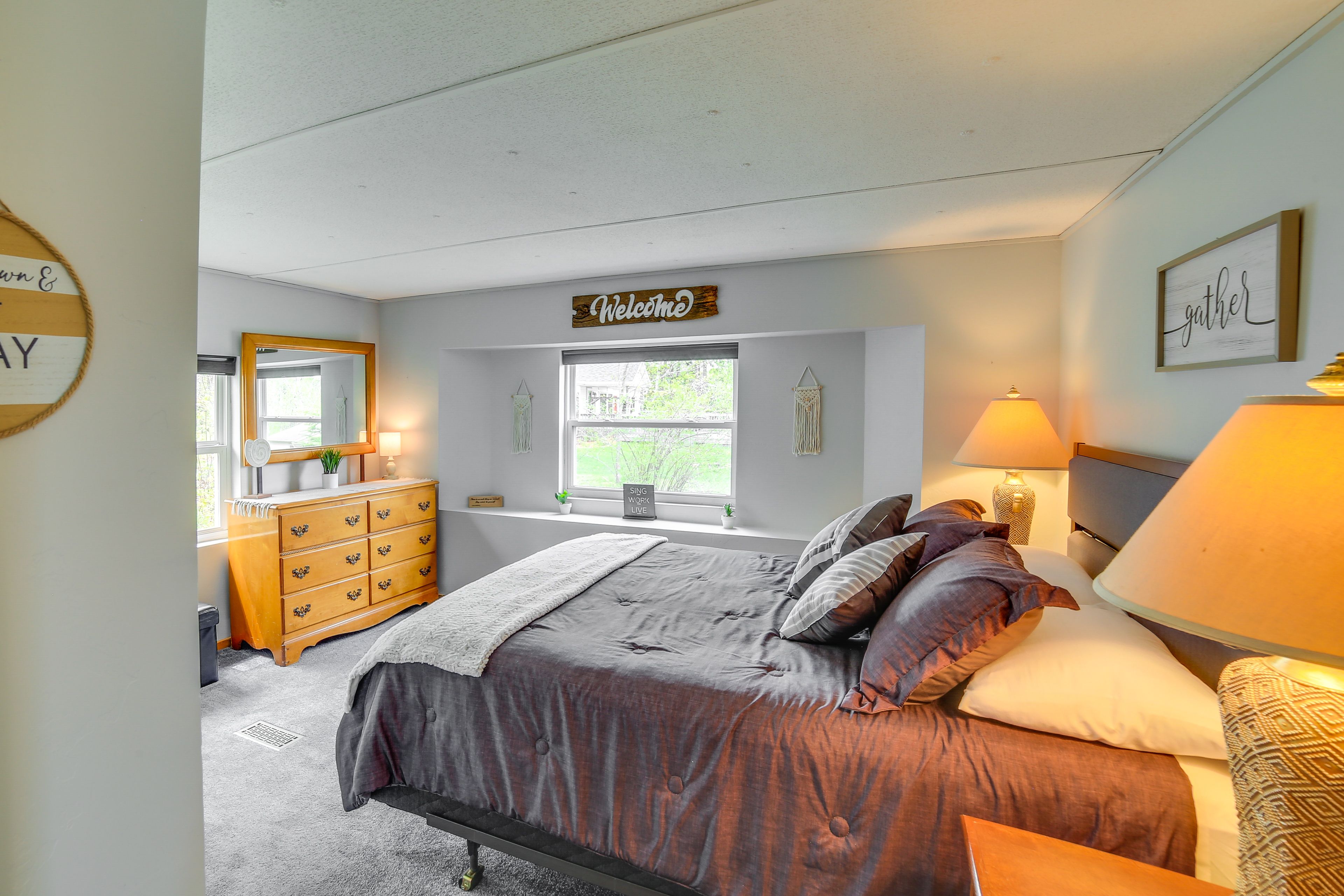 Bedroom 1 | Queen Bed