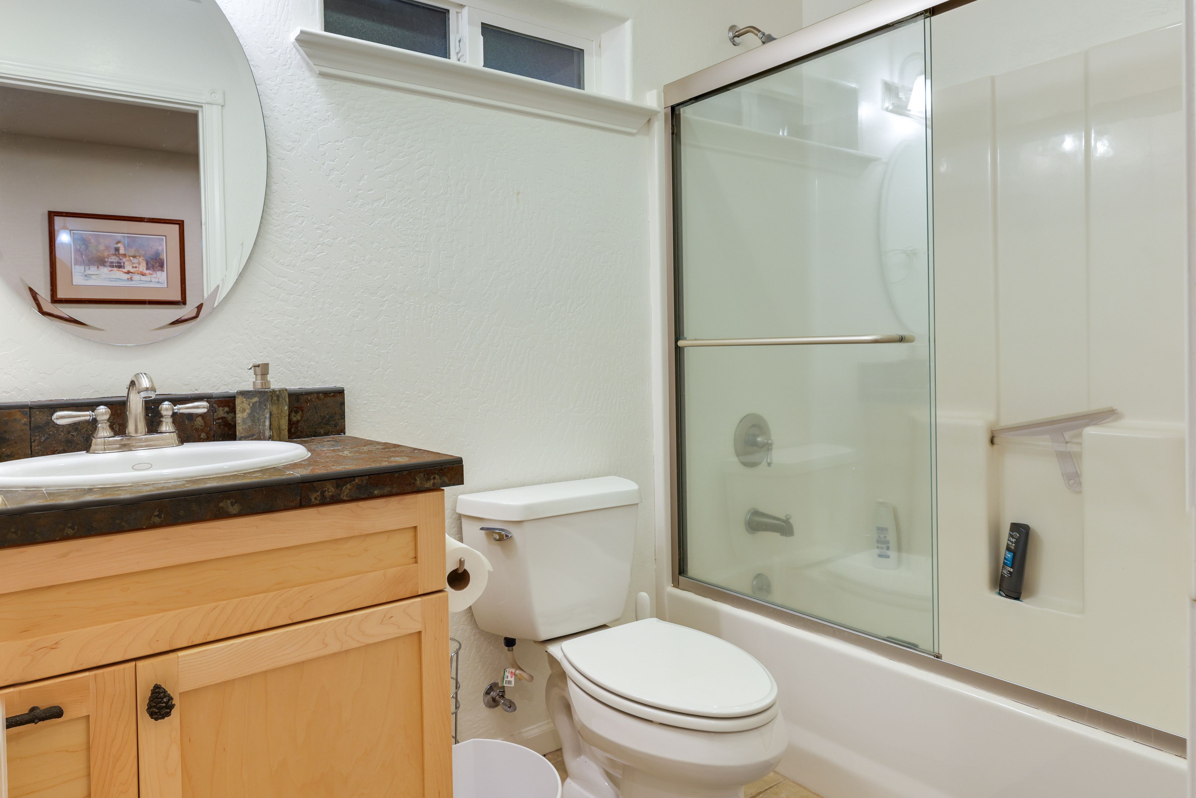 Full Bathroom | Hair Dryer | Complimentary Toiletries