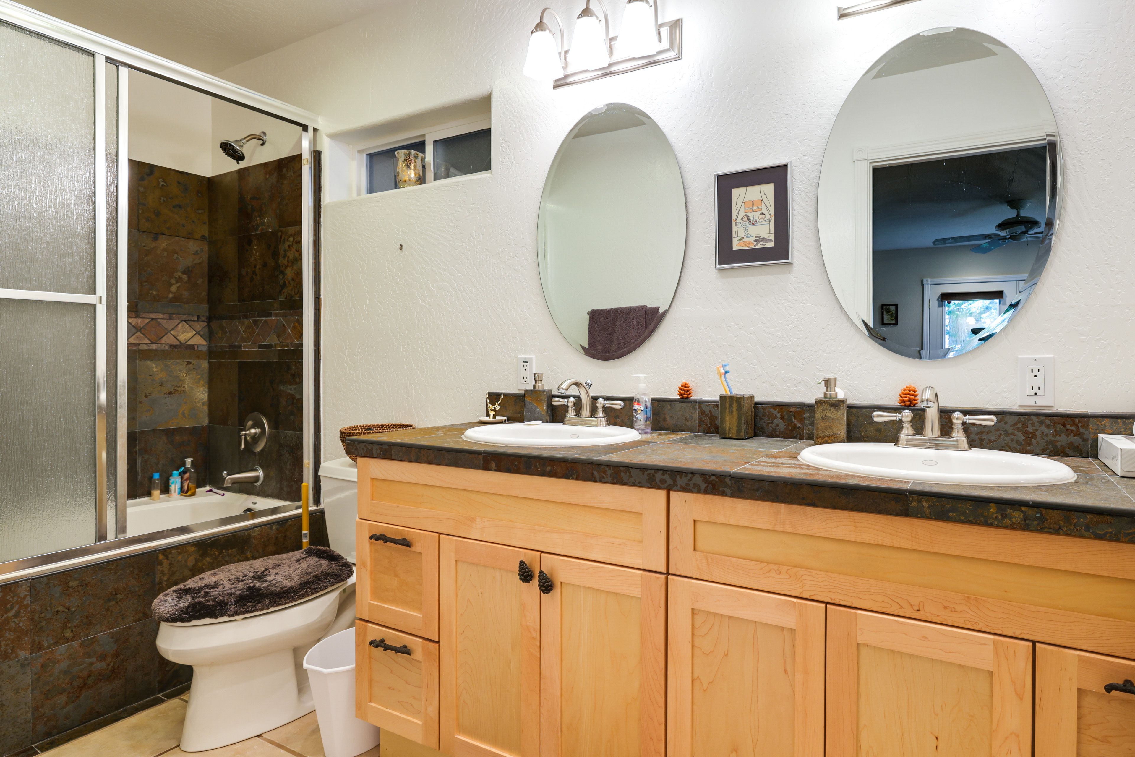 En-Suite Bathroom | Towels Provided