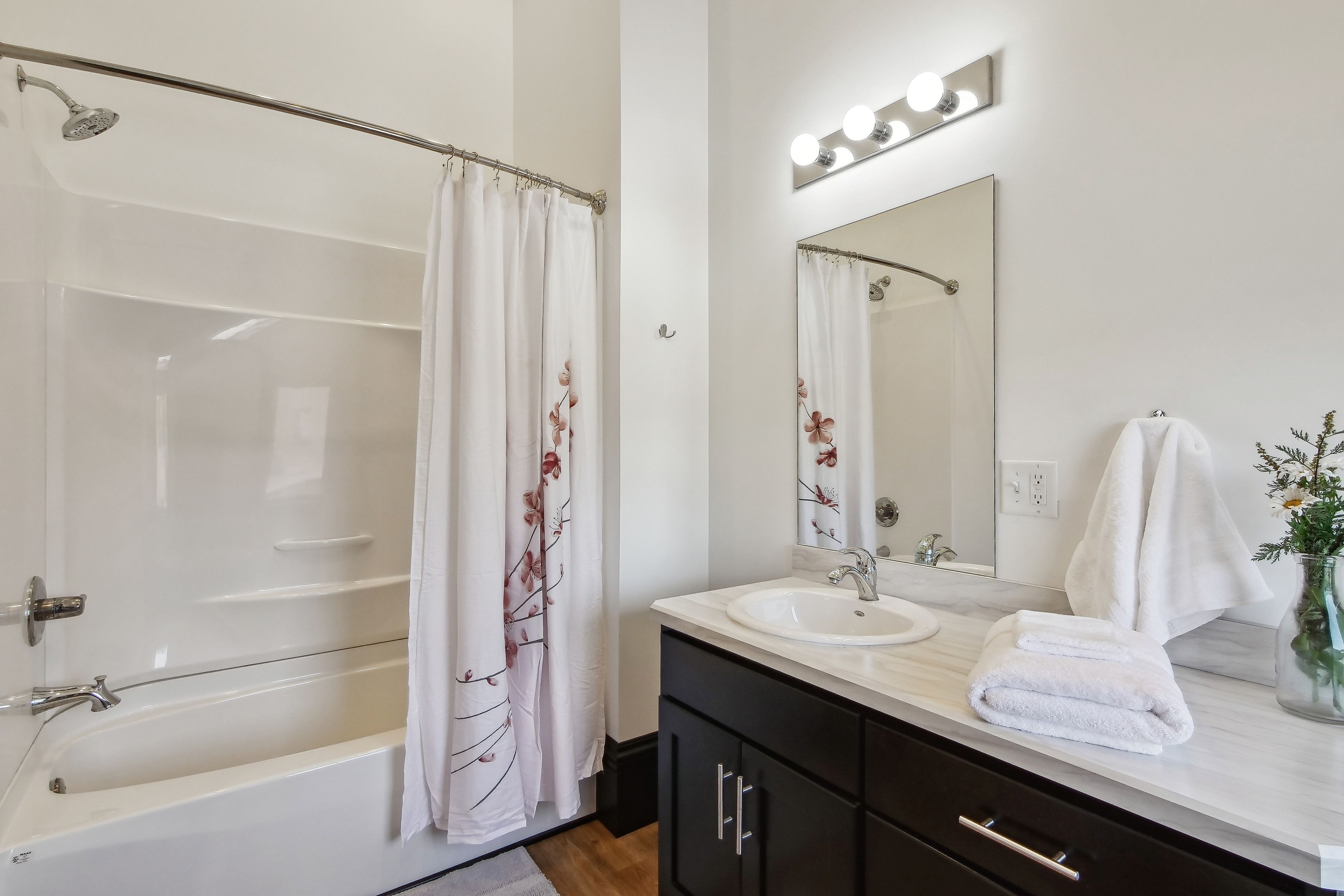 Full Bathroom | Complimentary Toiletries