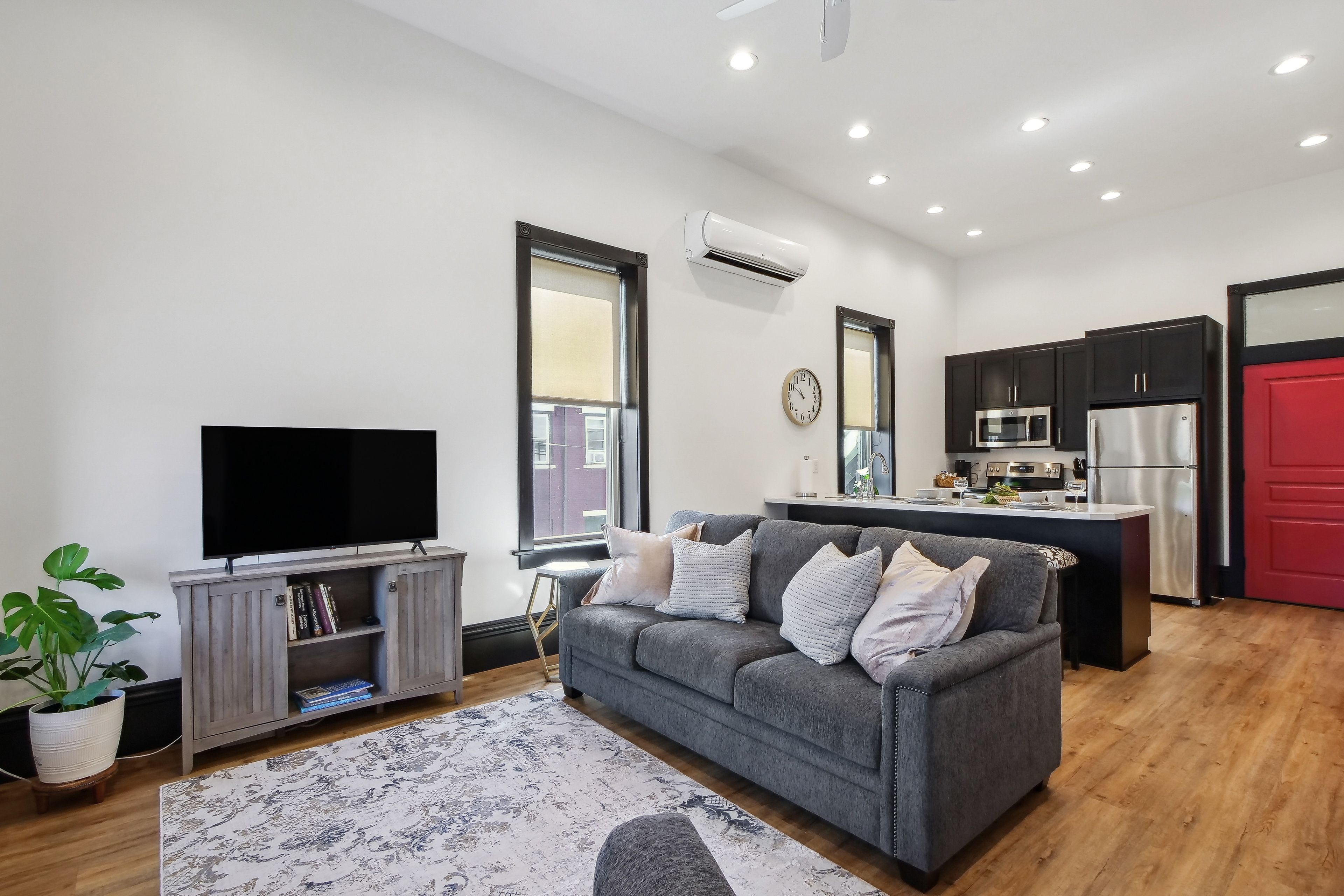 Living Room | Free WiFi | Smart TV | Central A/C | Board Games & Books