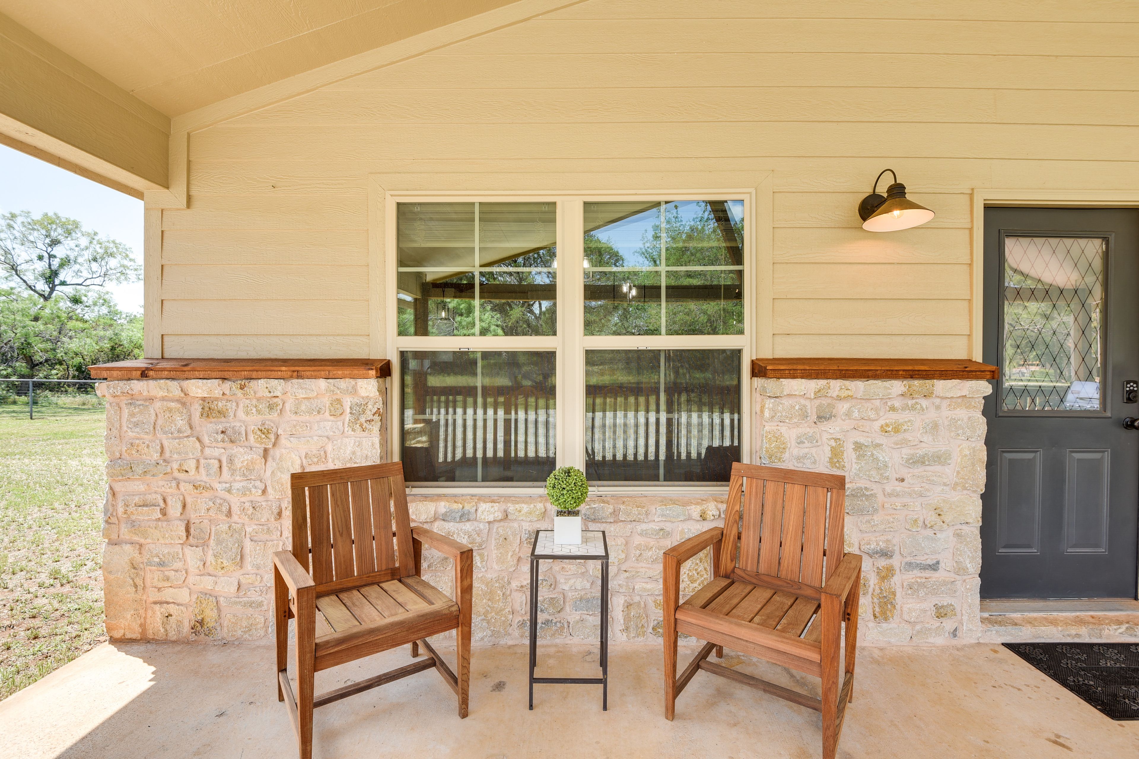 Porch | Outdoor Seating