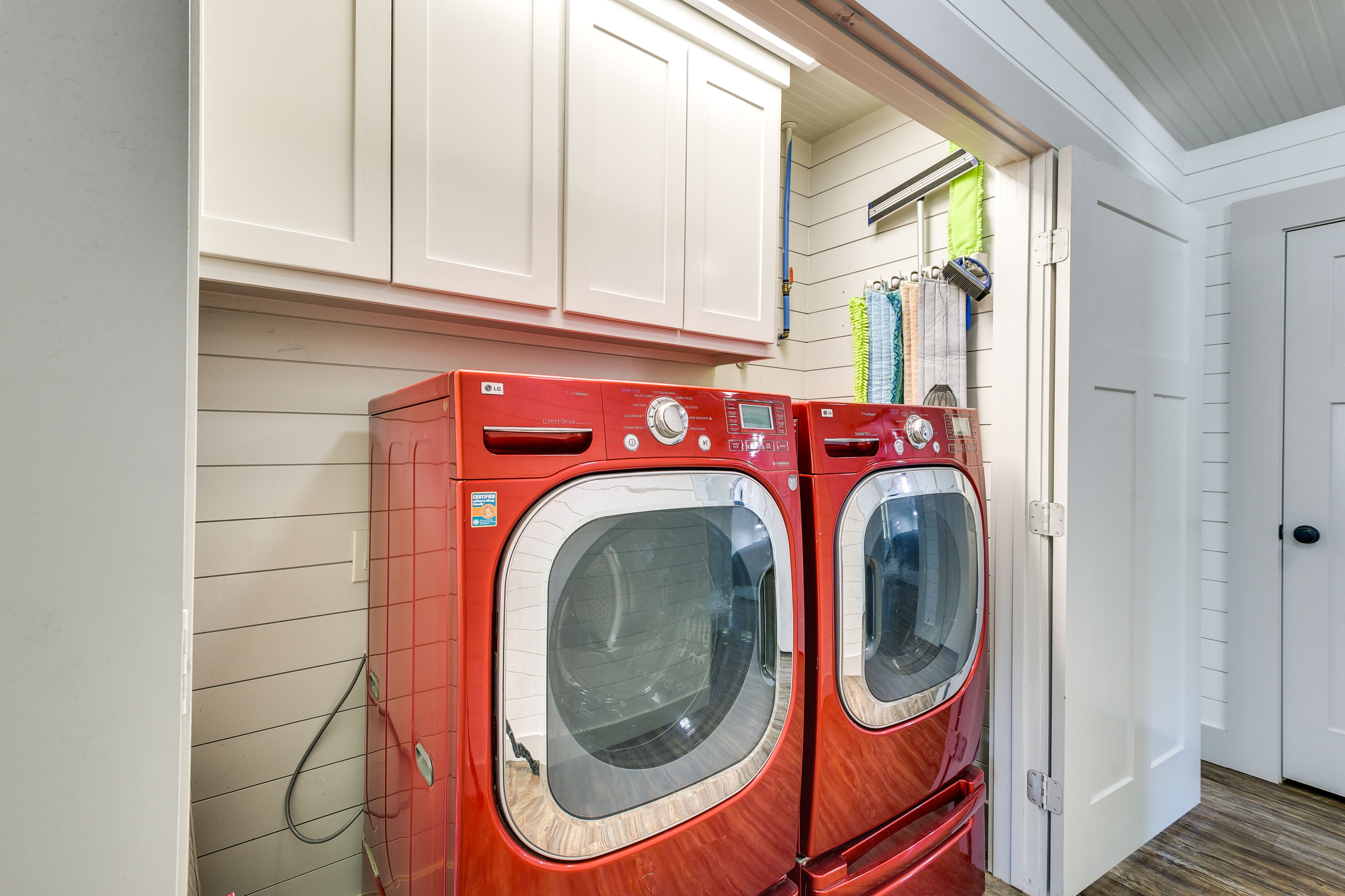 Laundry Area | Washer/Dryer | Hangers | Iron/Board | Trash Bags/Paper Towels
