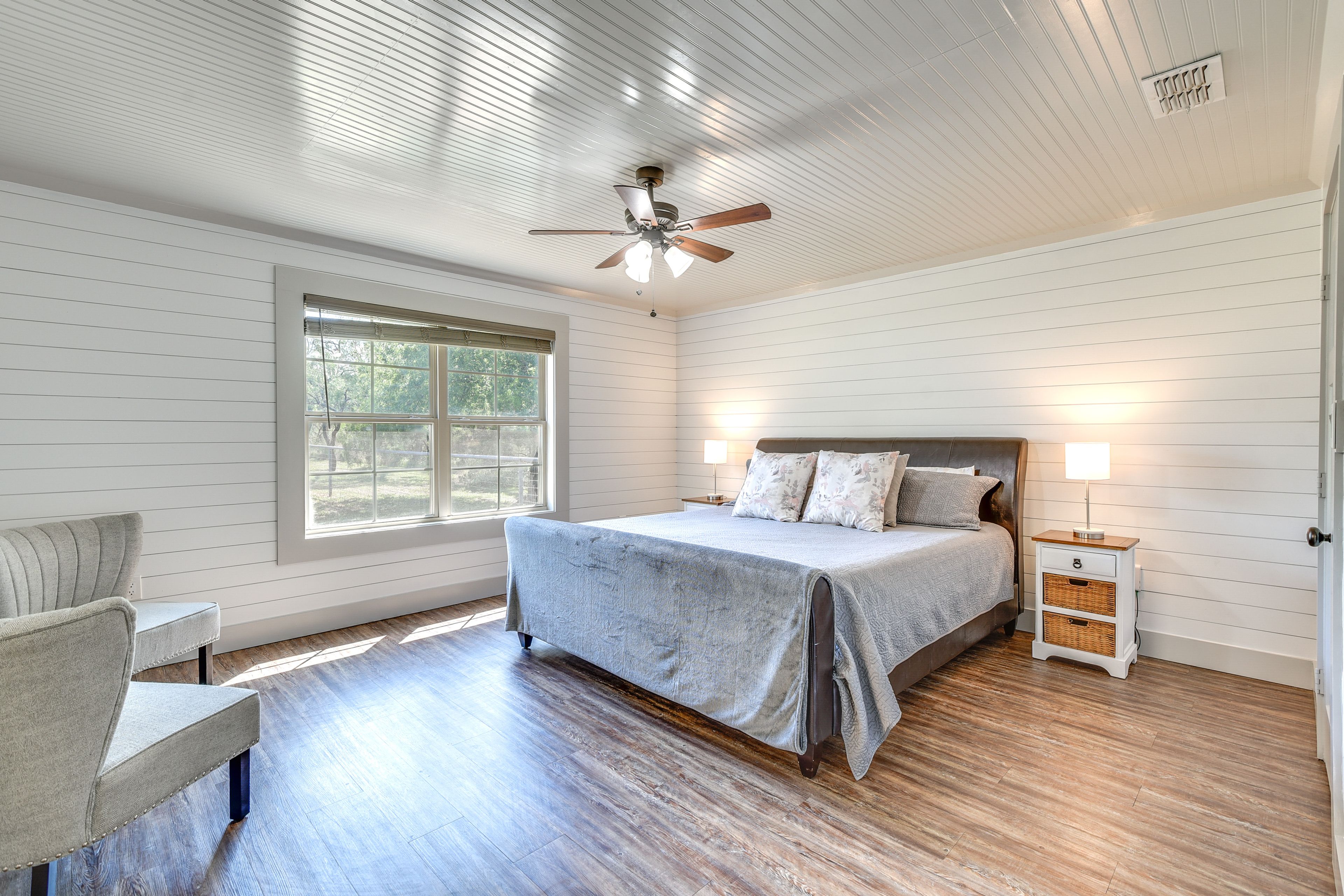 Bedroom 1 | King Bed | Linens Provided | Smart TV | En-Suite Bathroom