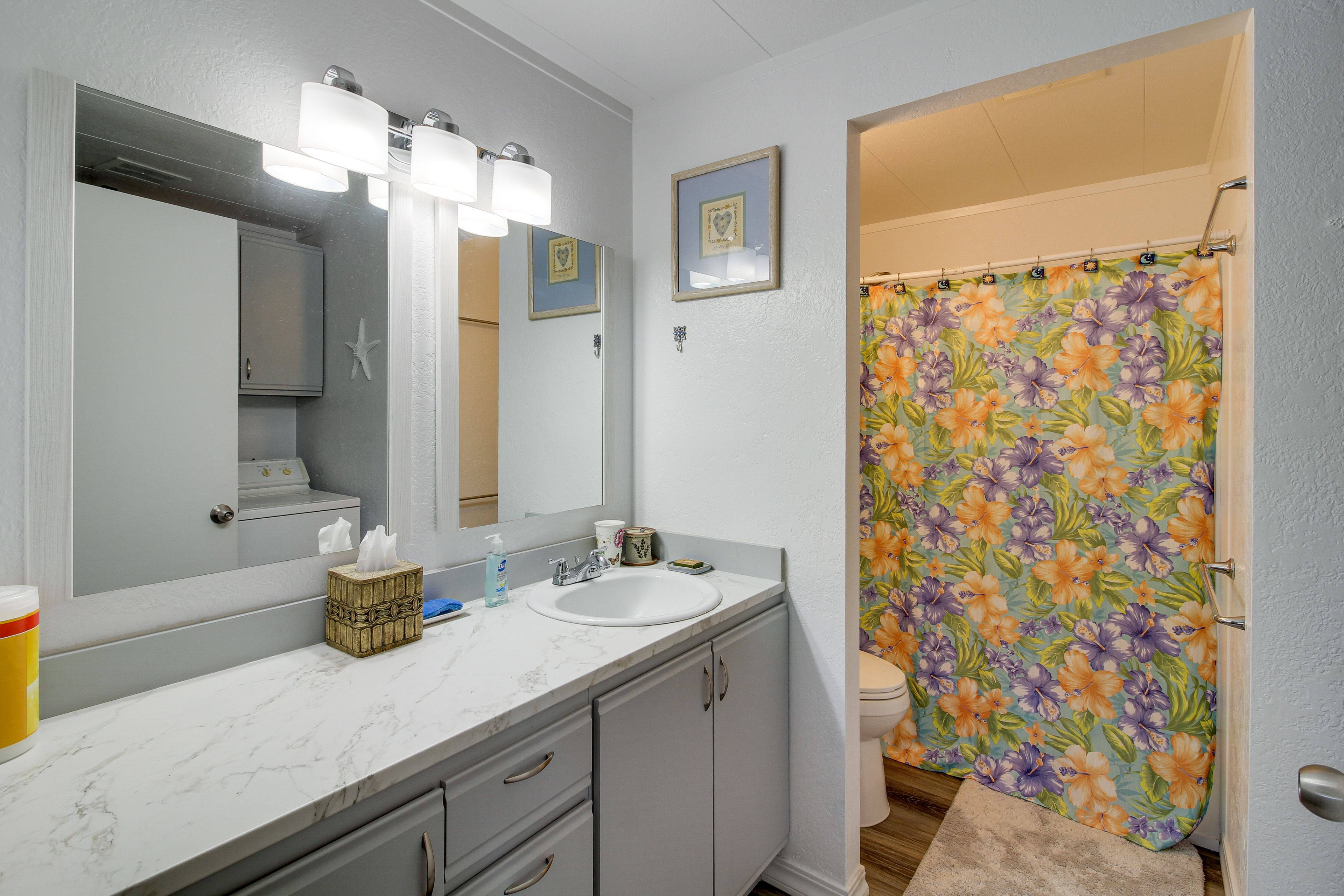 Full Bathroom | Towels Provided | Complimentary Toiletries | Washer & Dryer