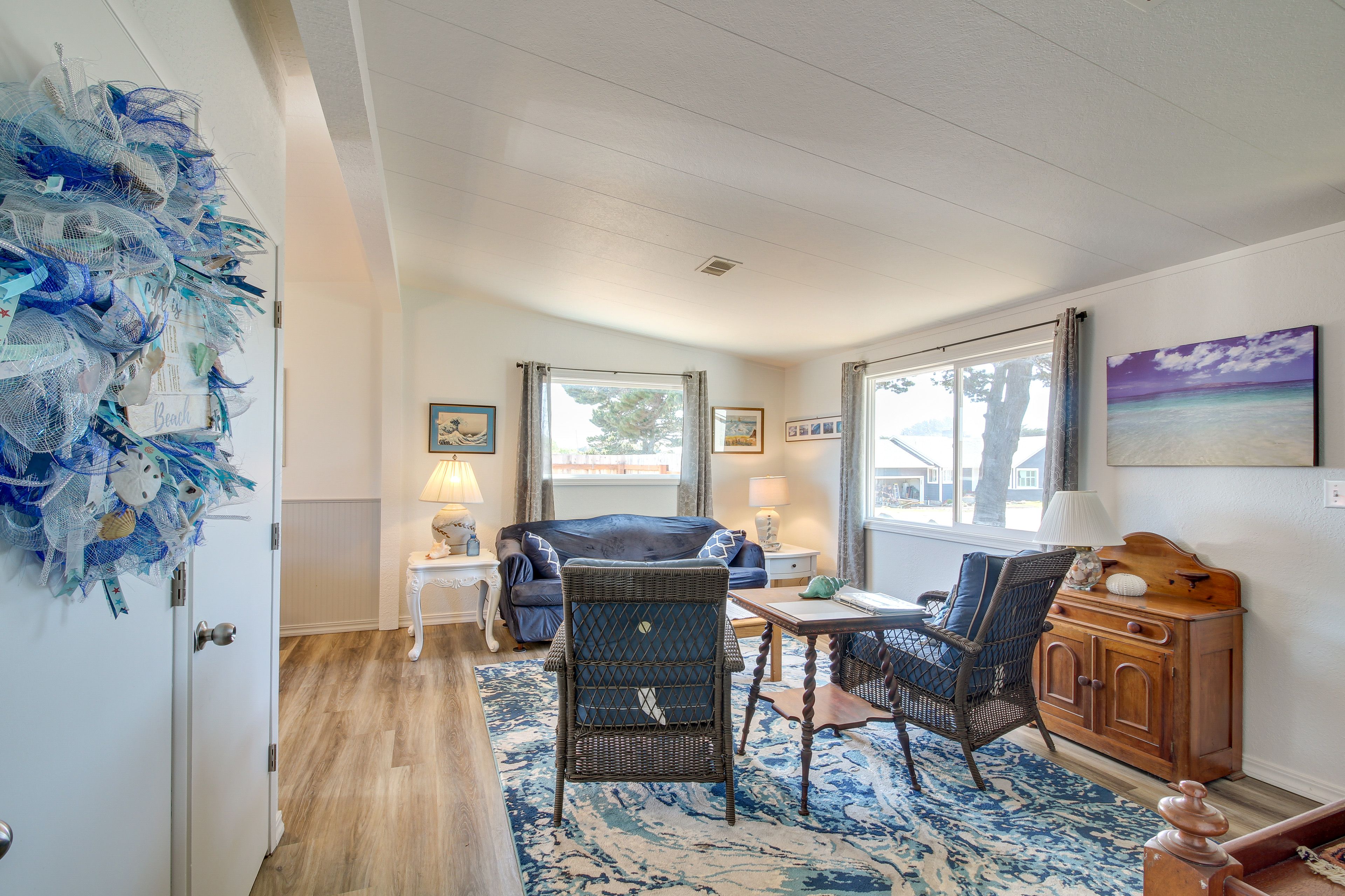 Living Room | Free WiFi | Central Heat | Smart TV