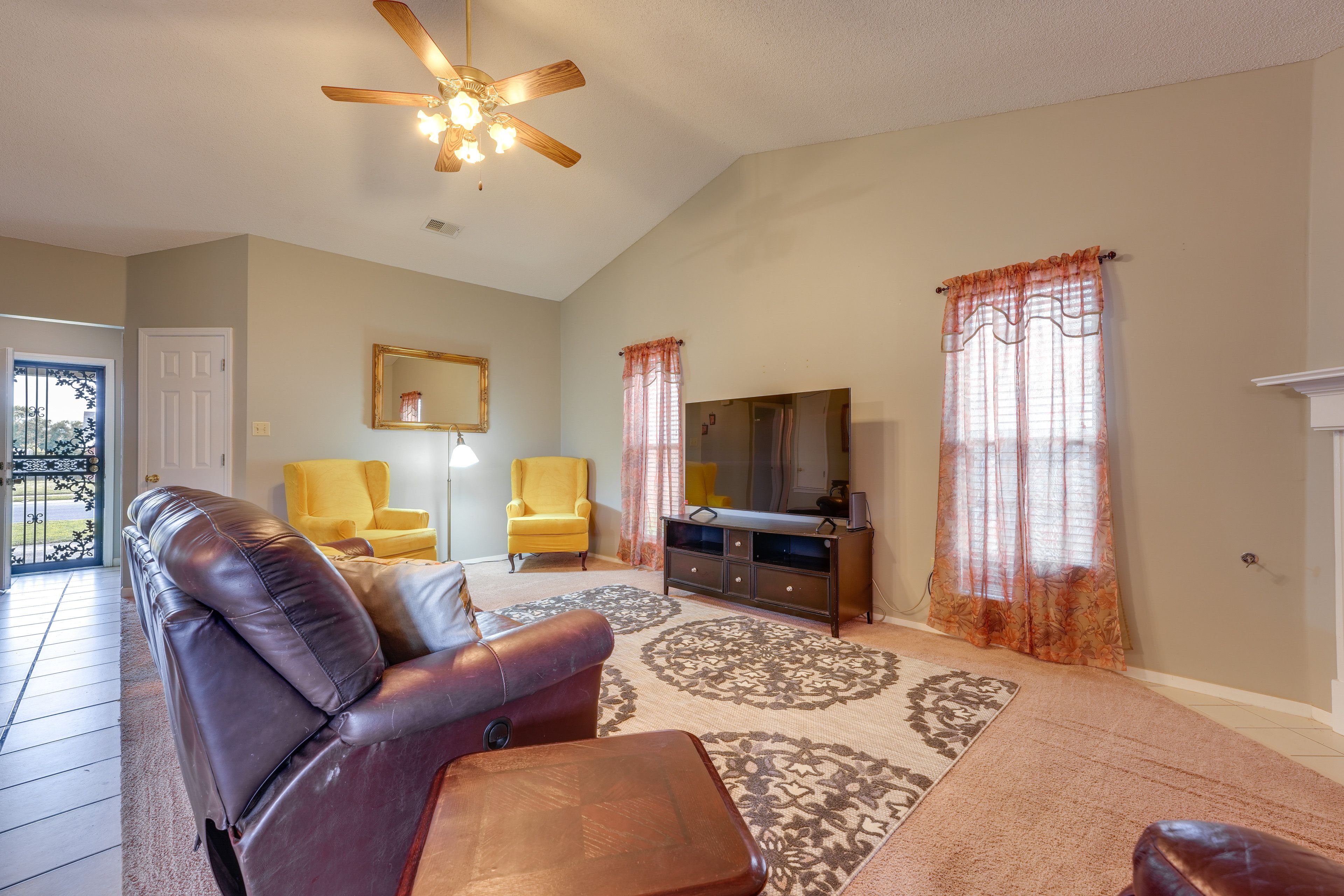 Horn Lake Vacation Rental | 1,400 Sq Ft | 4BR | 2BA | 1 Step Required