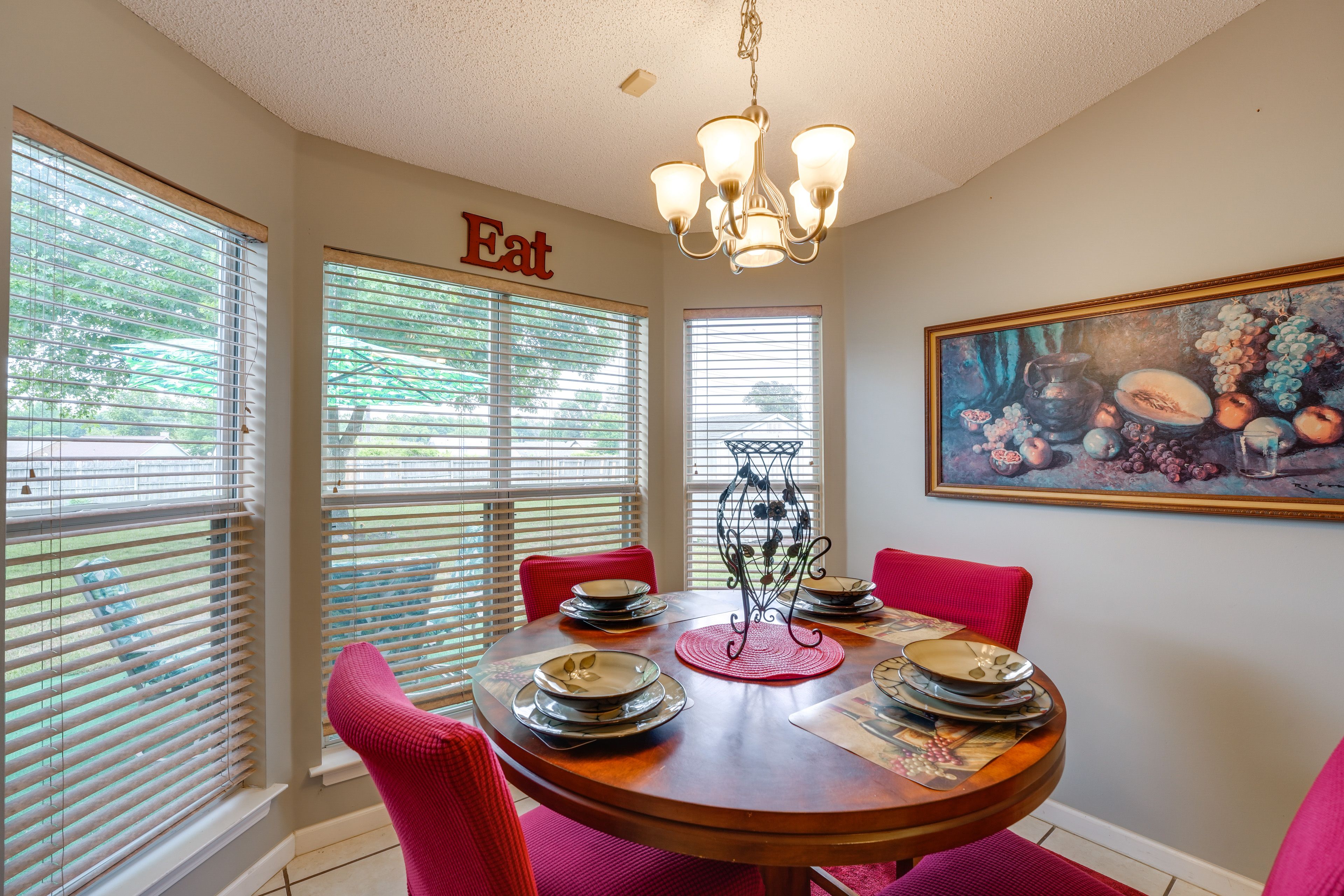 Dining Area | Dishware Provided