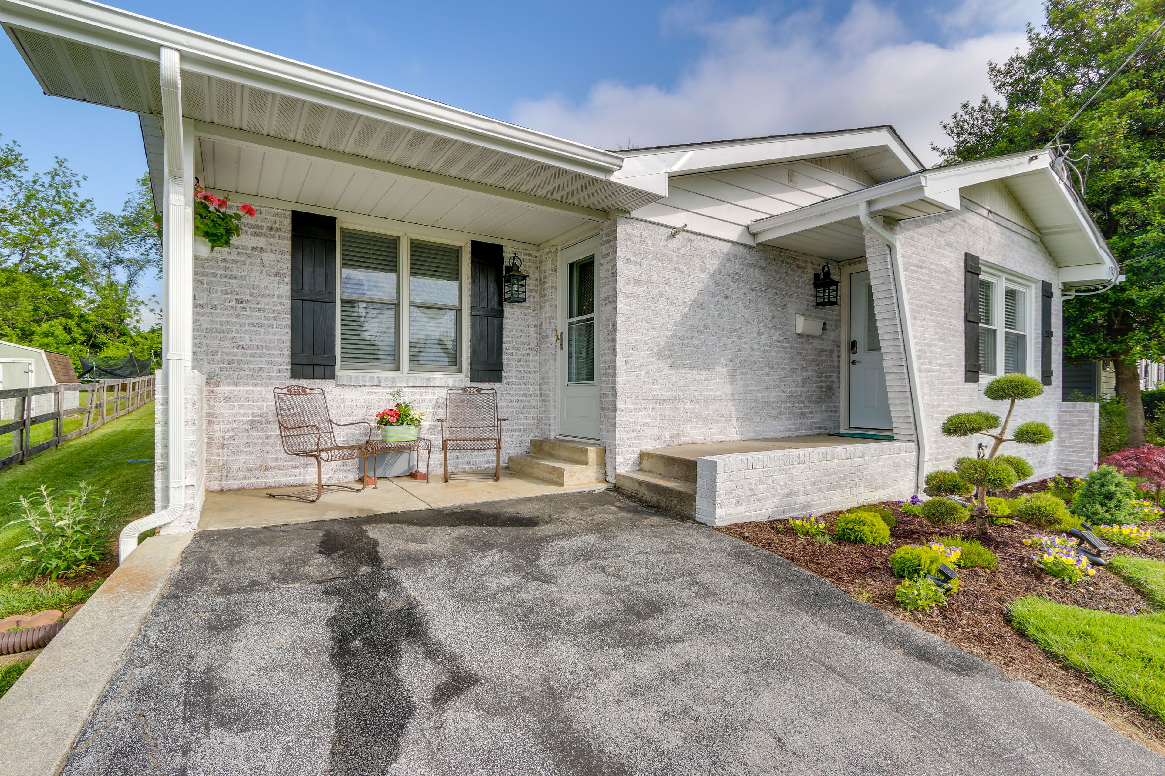 Home Exterior | Single Story