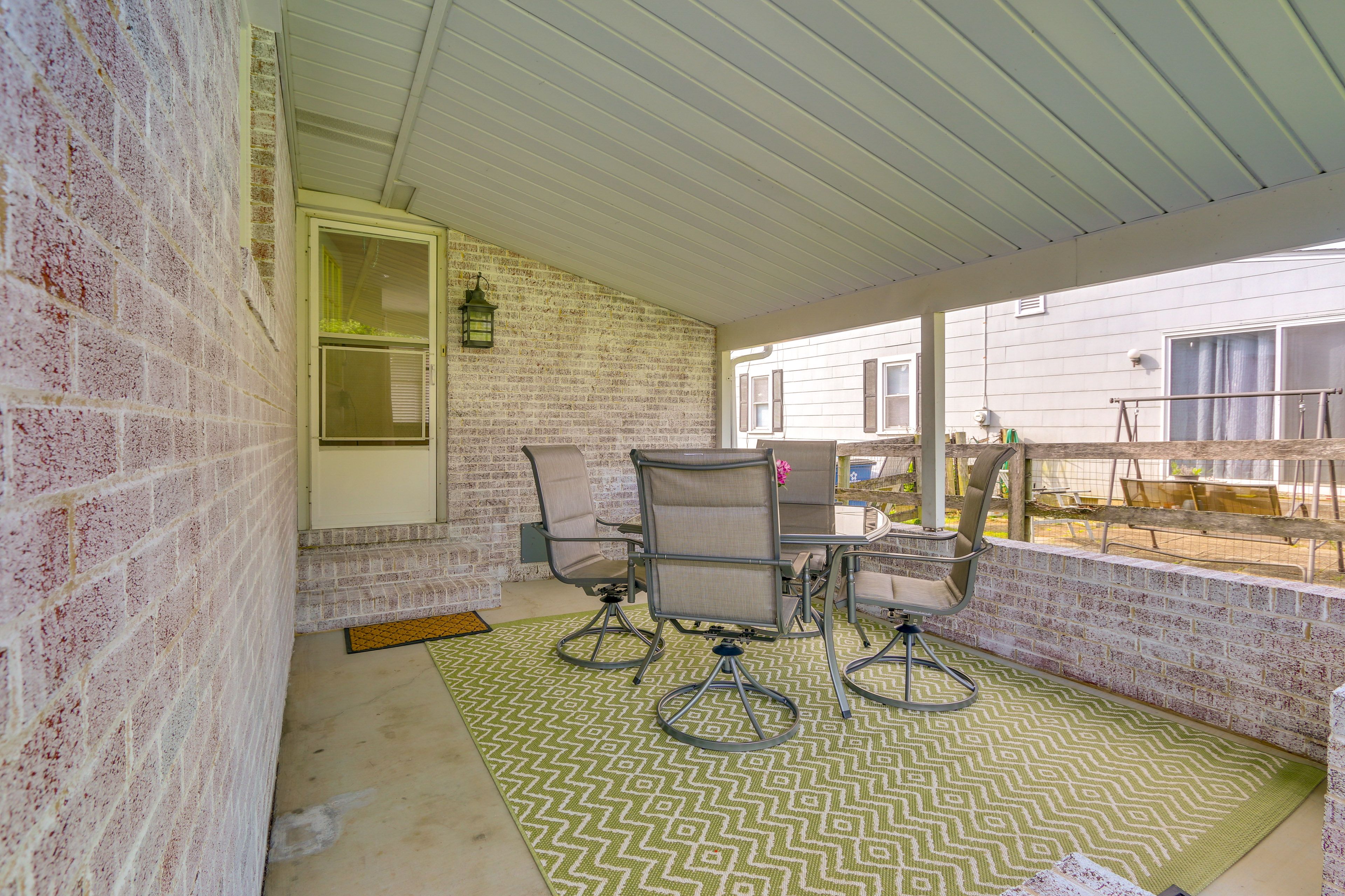 Covered Patio | Seating