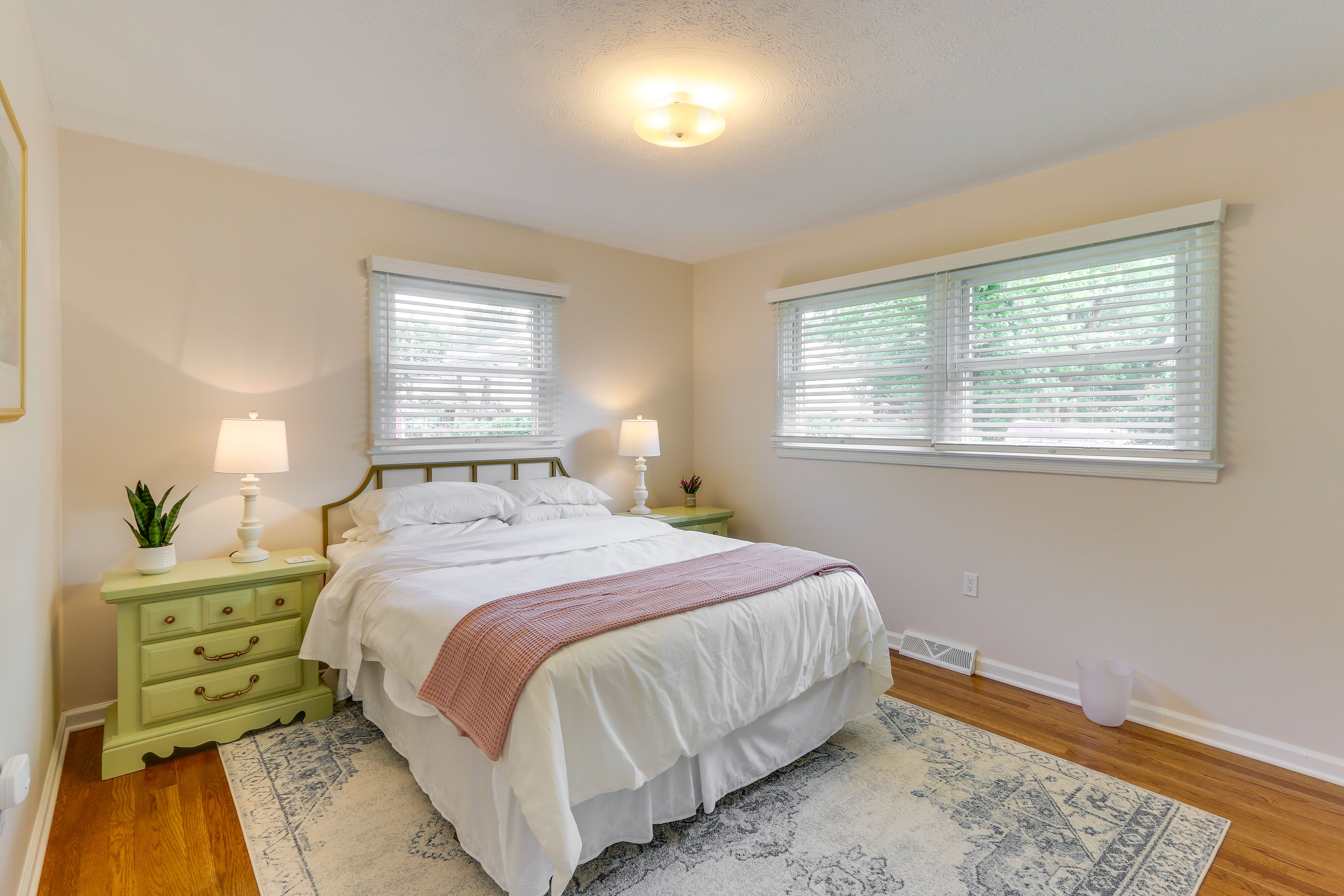 Bedroom 1 | Main Level | Queen Bed | Linens Provided
