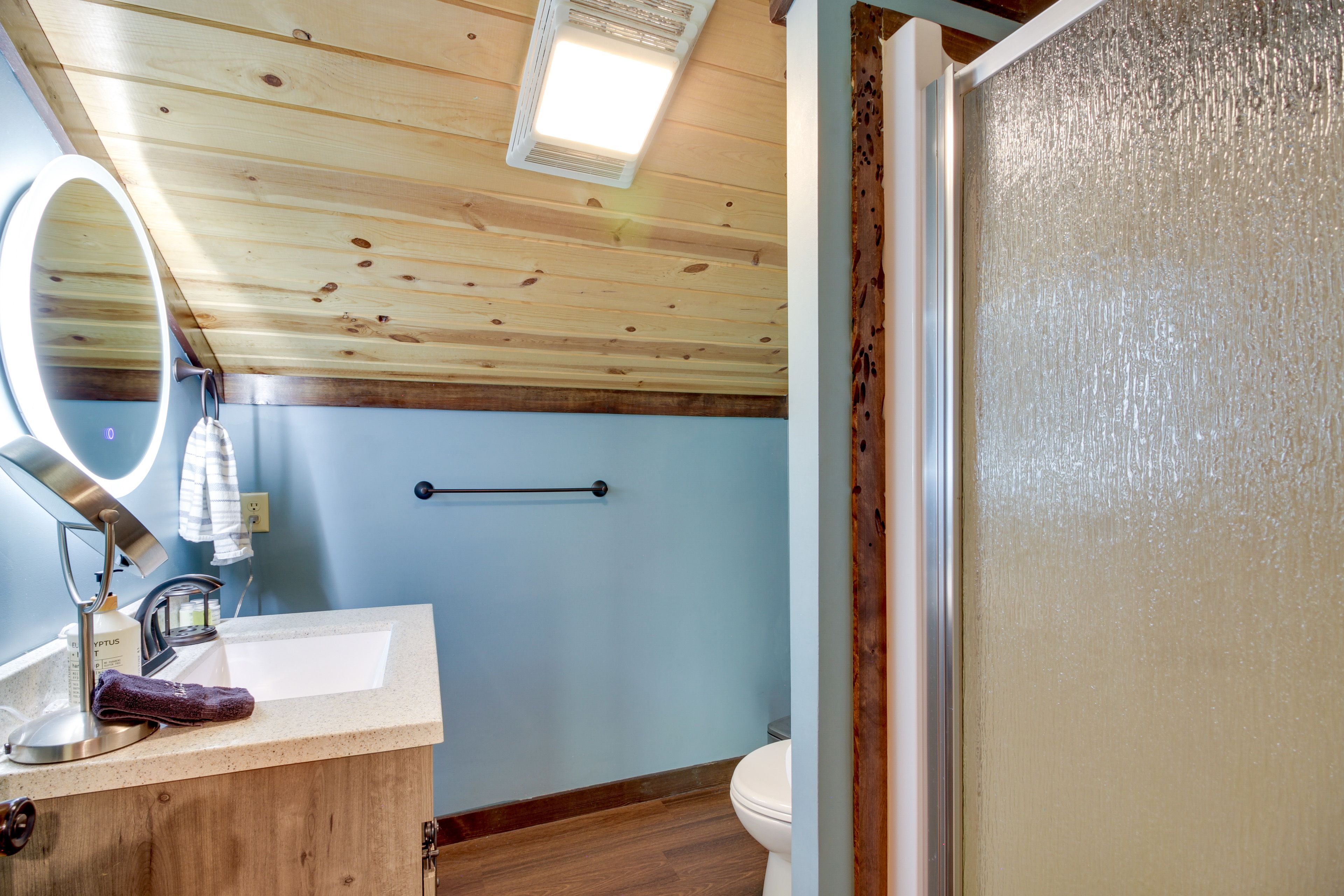 Bathroom | Lighted Mirror | Complimentary Toiletries | Towels Provided