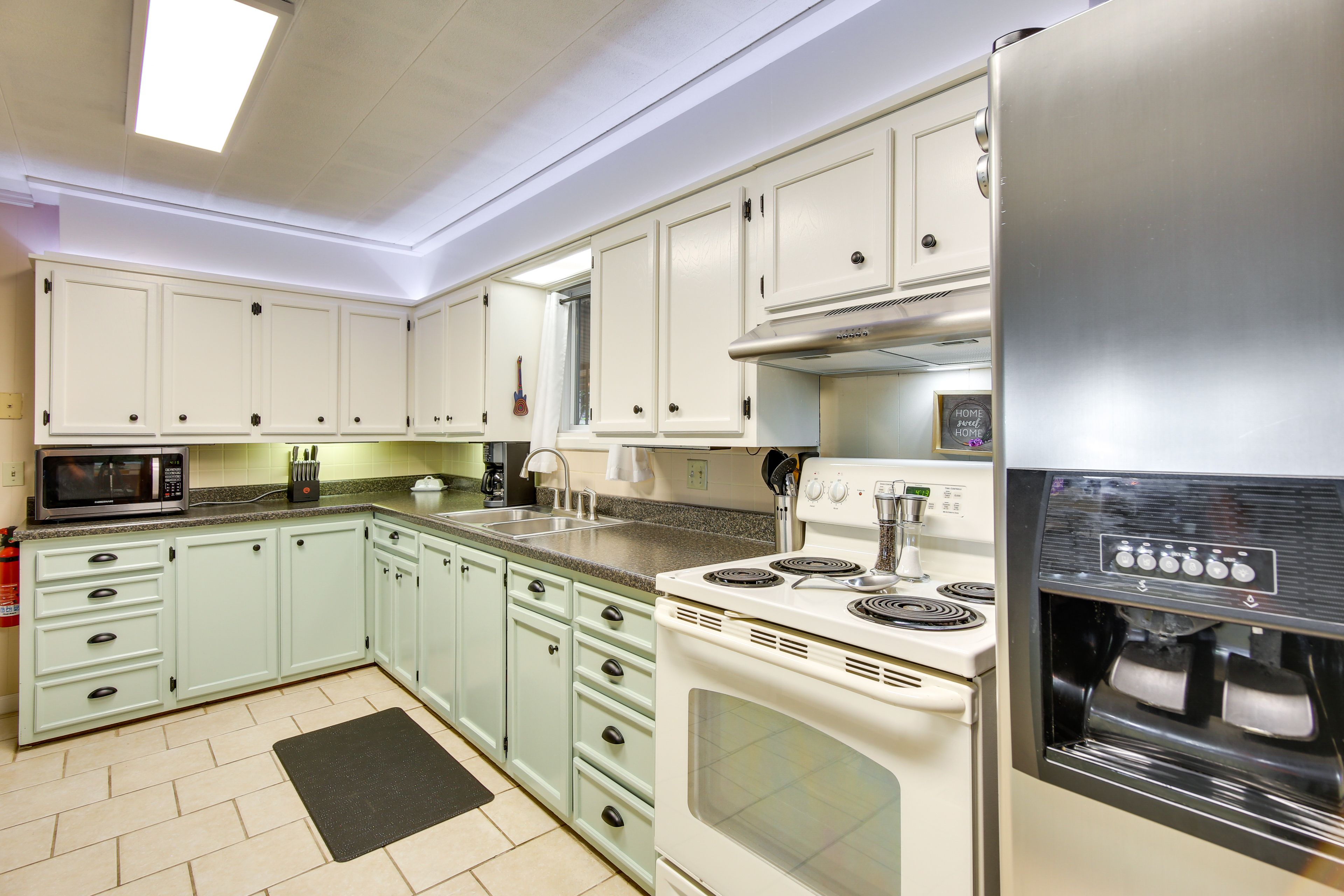 Kitchen | Espresso Machine | Wine Fridge | Blender