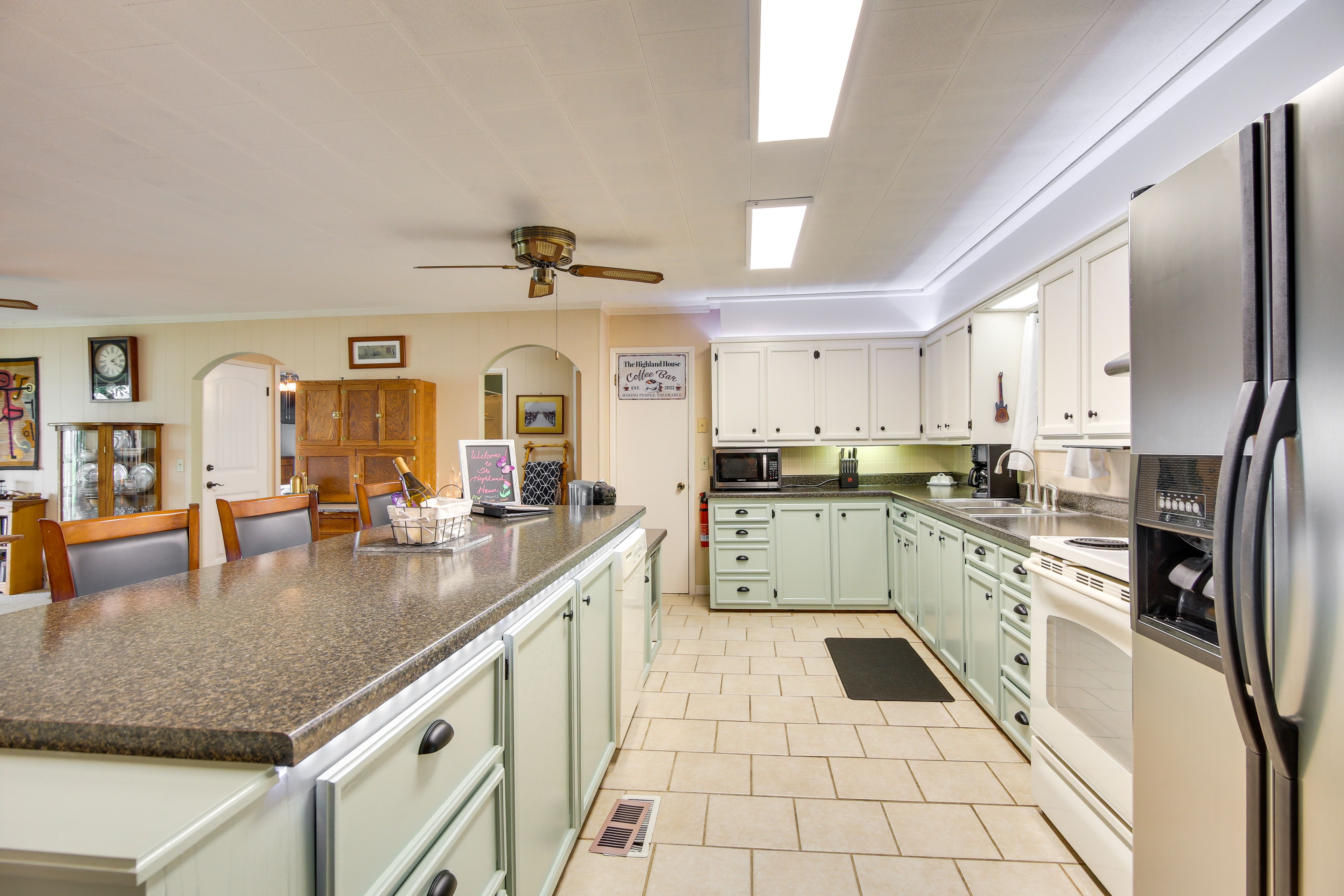 Kitchen | Cooking Basics | Coffee Maker | Paper Towels/Trash Bags Provided