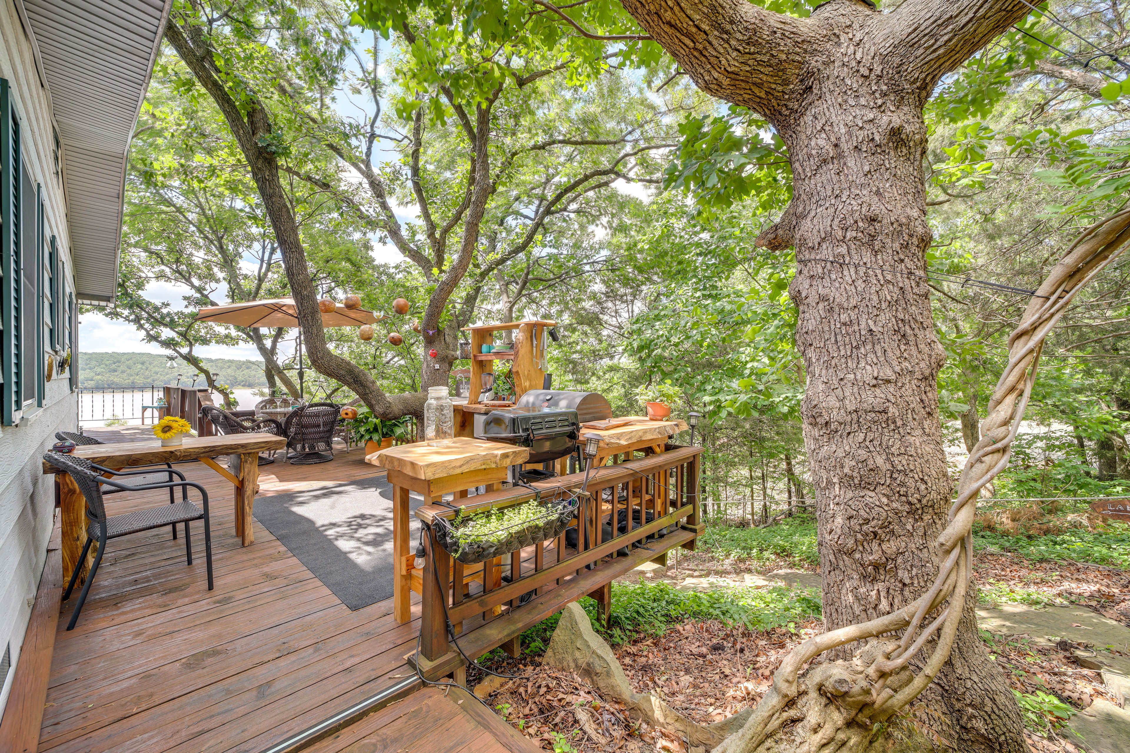 Deck | Outdoor Kitchen & Dining Area | Gas & Charcoal Grills