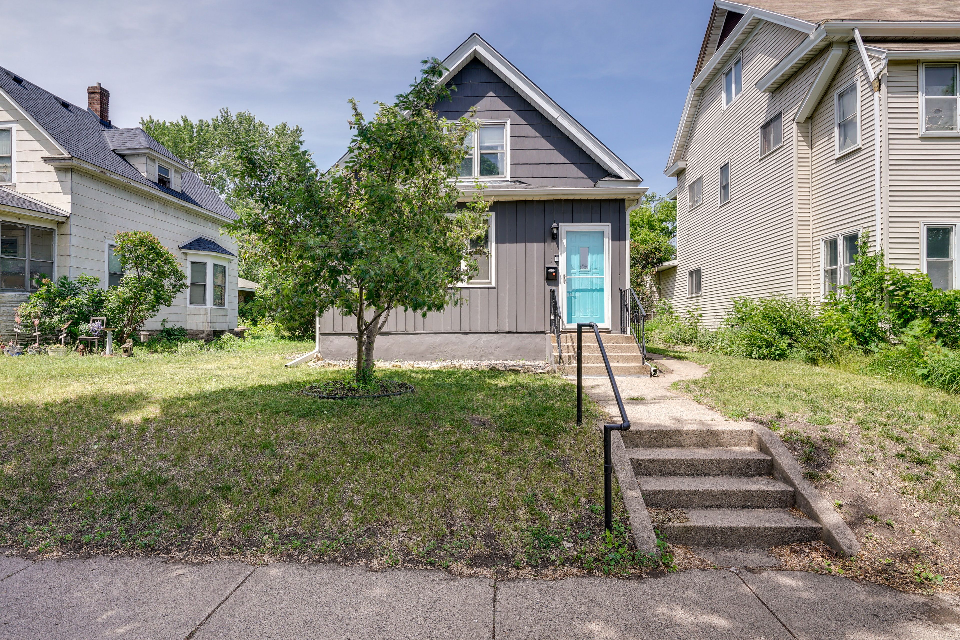 Parking | Garage (1 Vehicle) | Driveway (1 Vehicle)