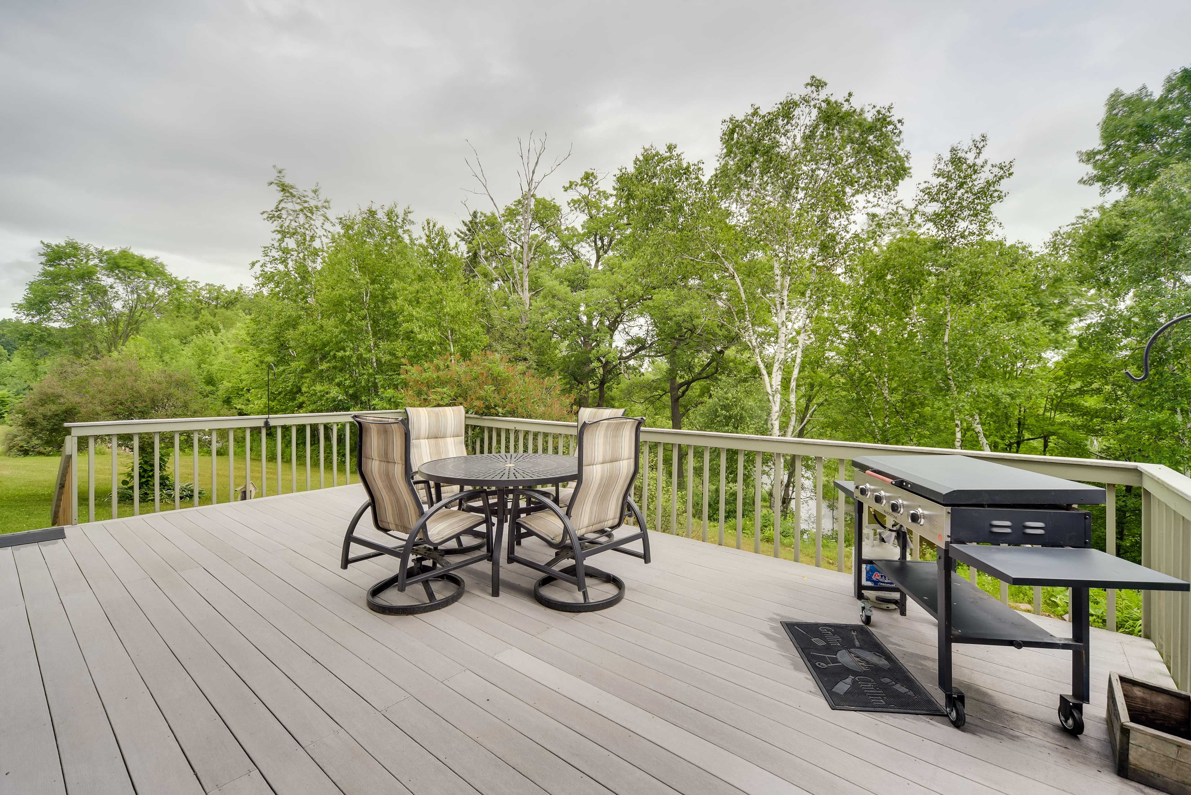 Deck | Gas Griddle | Outdoor Dining