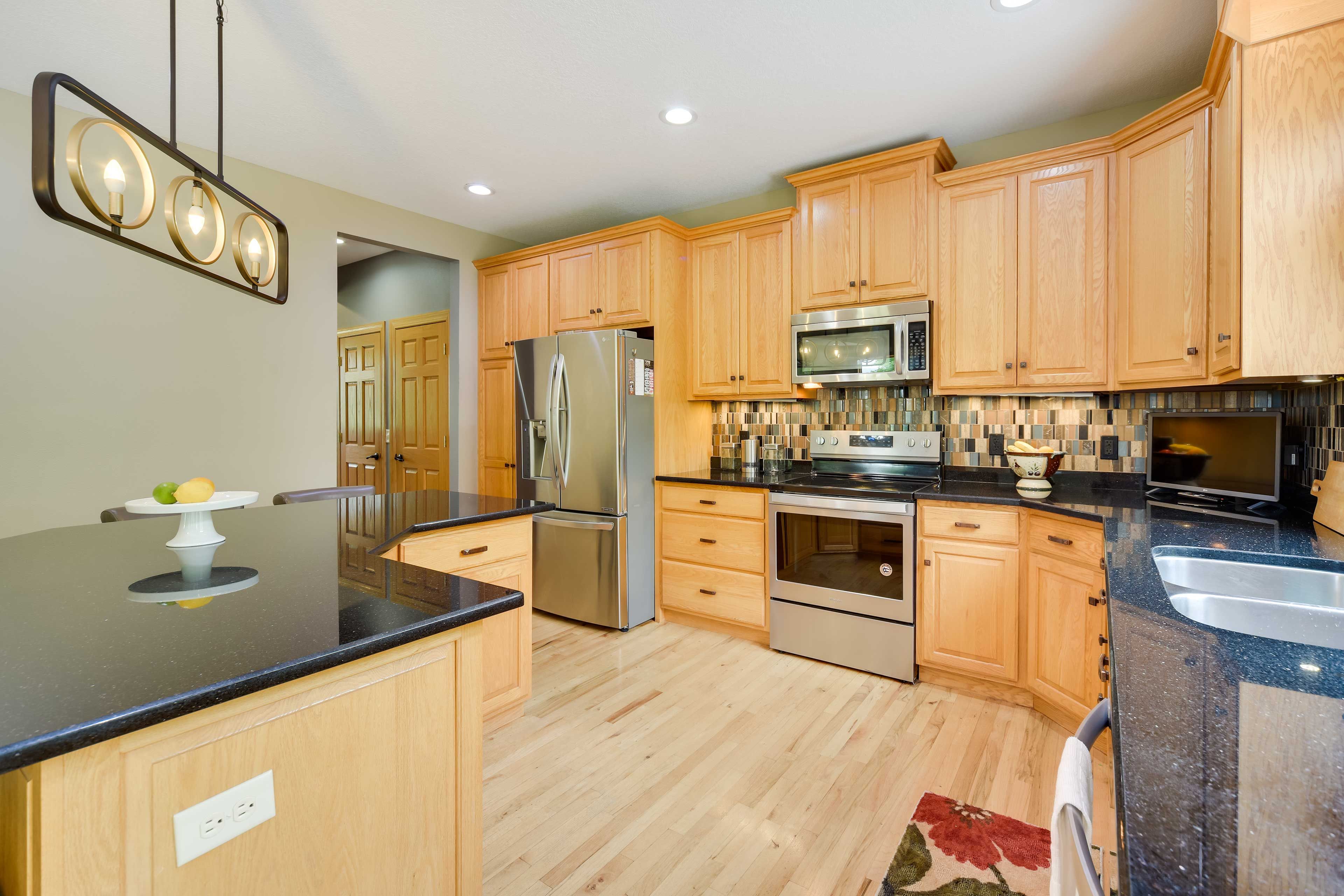 Kitchen | Equipped w/ Cooking Essentials