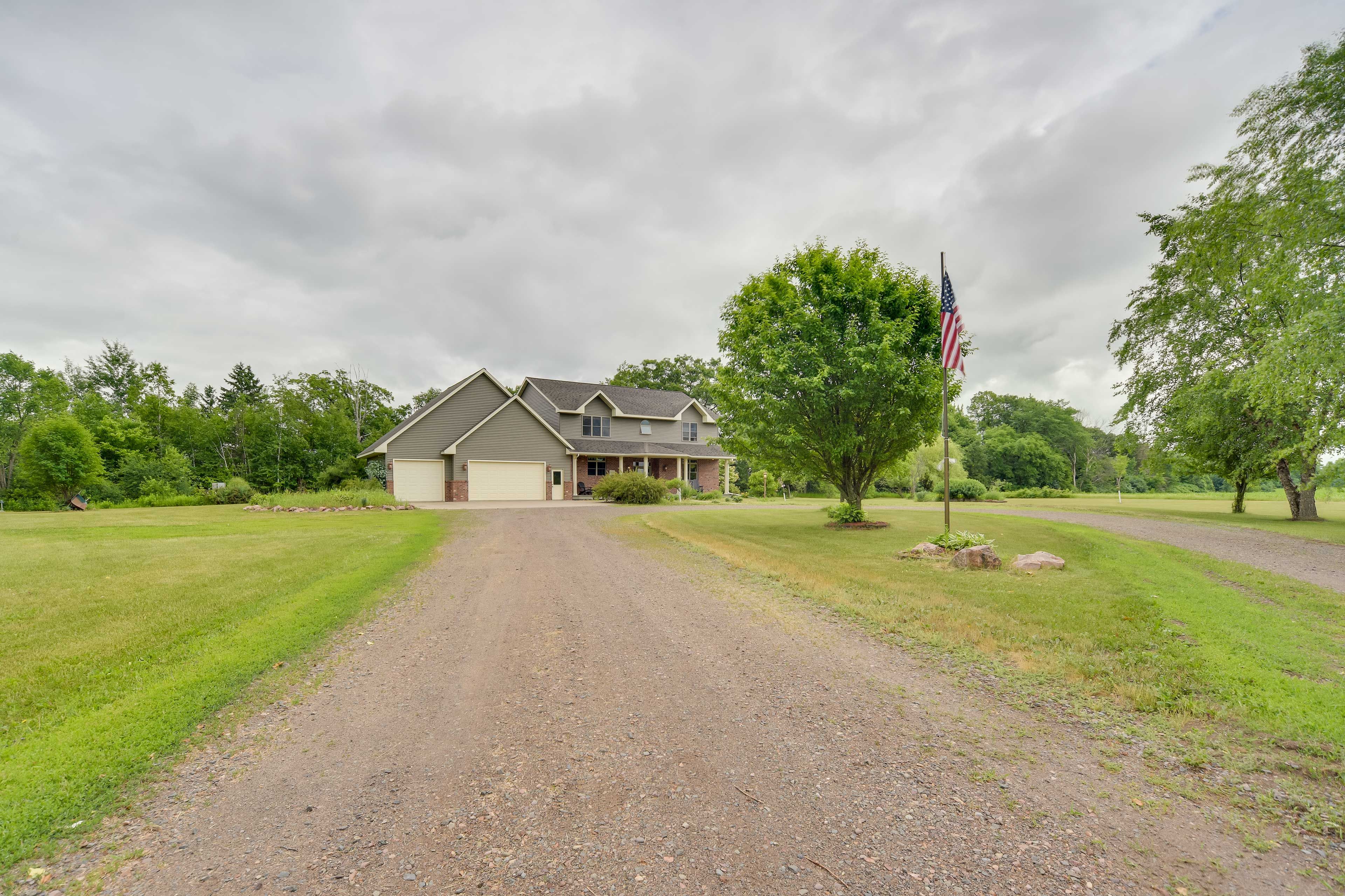 Parking | Garage (2 Vehicles) | Driveway (4 Vehicles) | RV & Trailer Parking
