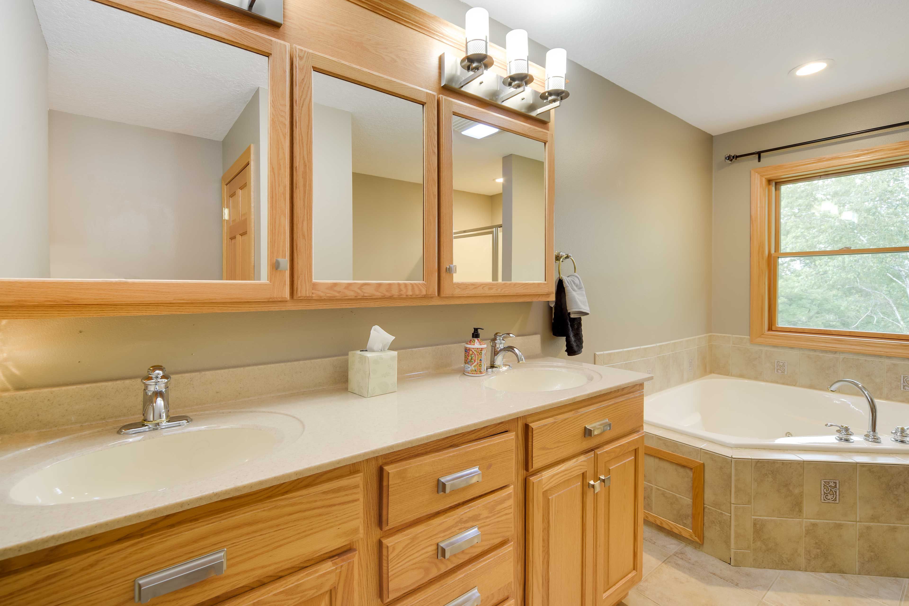 Full Bathroom | Jacuzzi Tub | Complimentary Toiletries