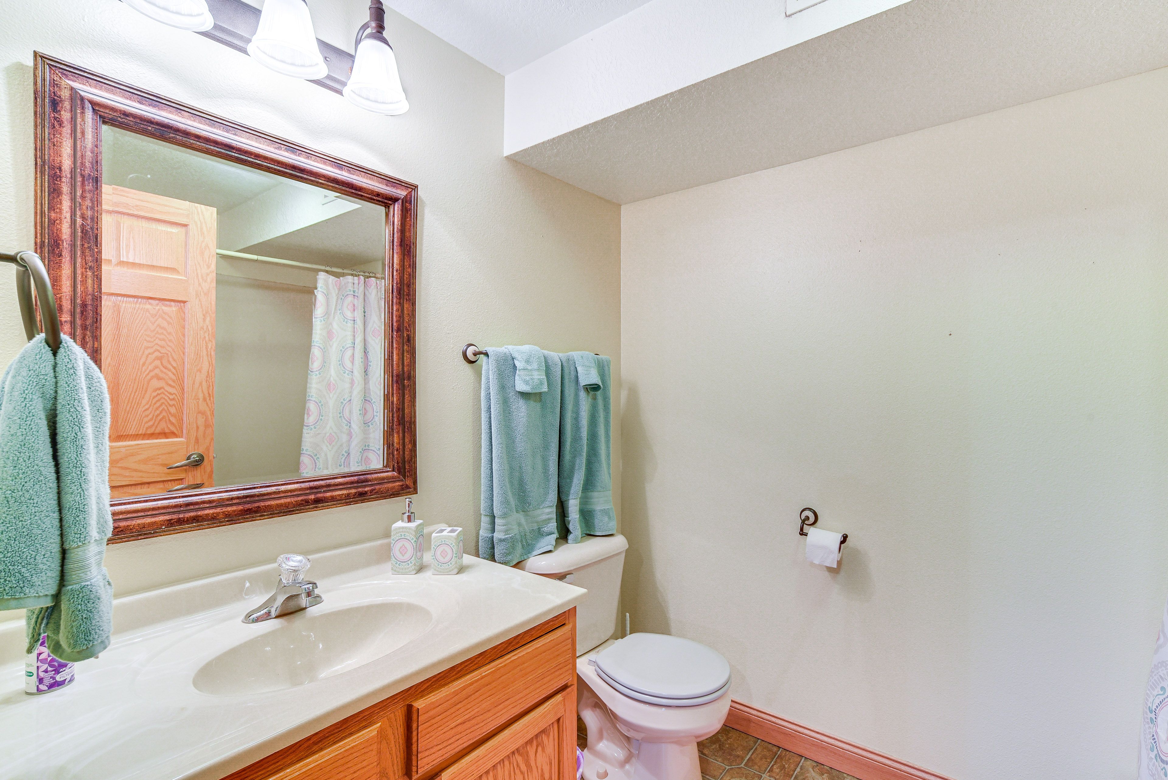 Full Bathroom | Shower/Tub Combo