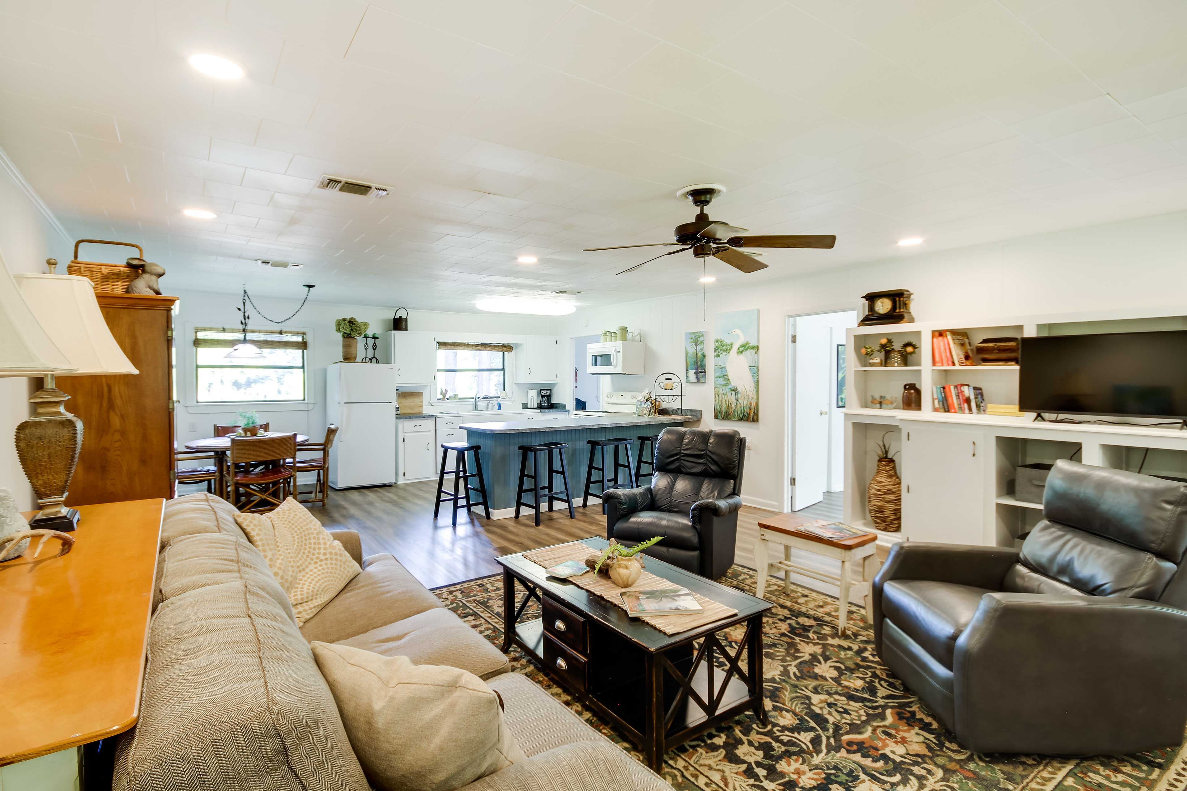 Living Room | Smart TV | Central A/C